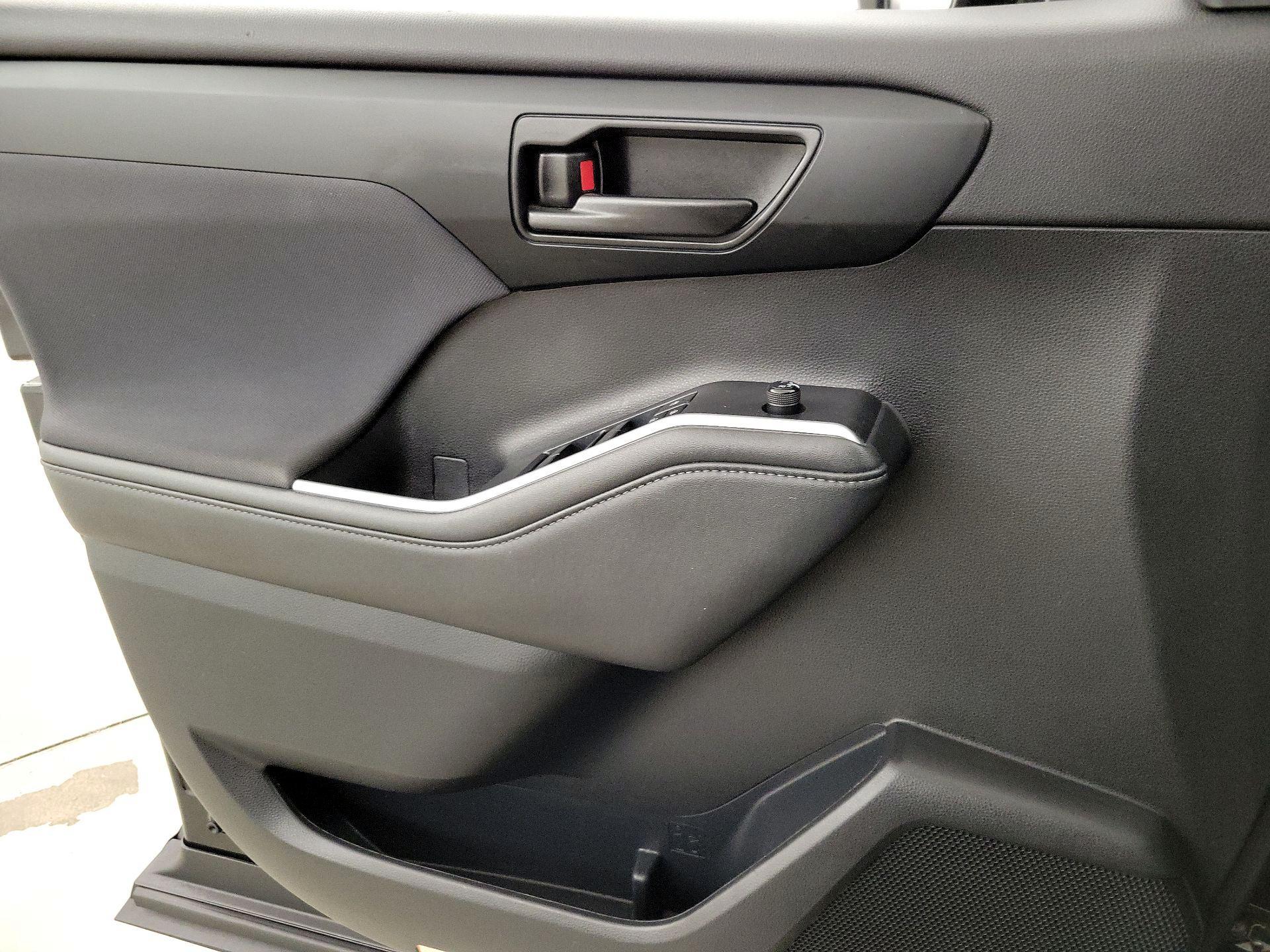 Thumbnail: 2022 Toyota Highlander - 12