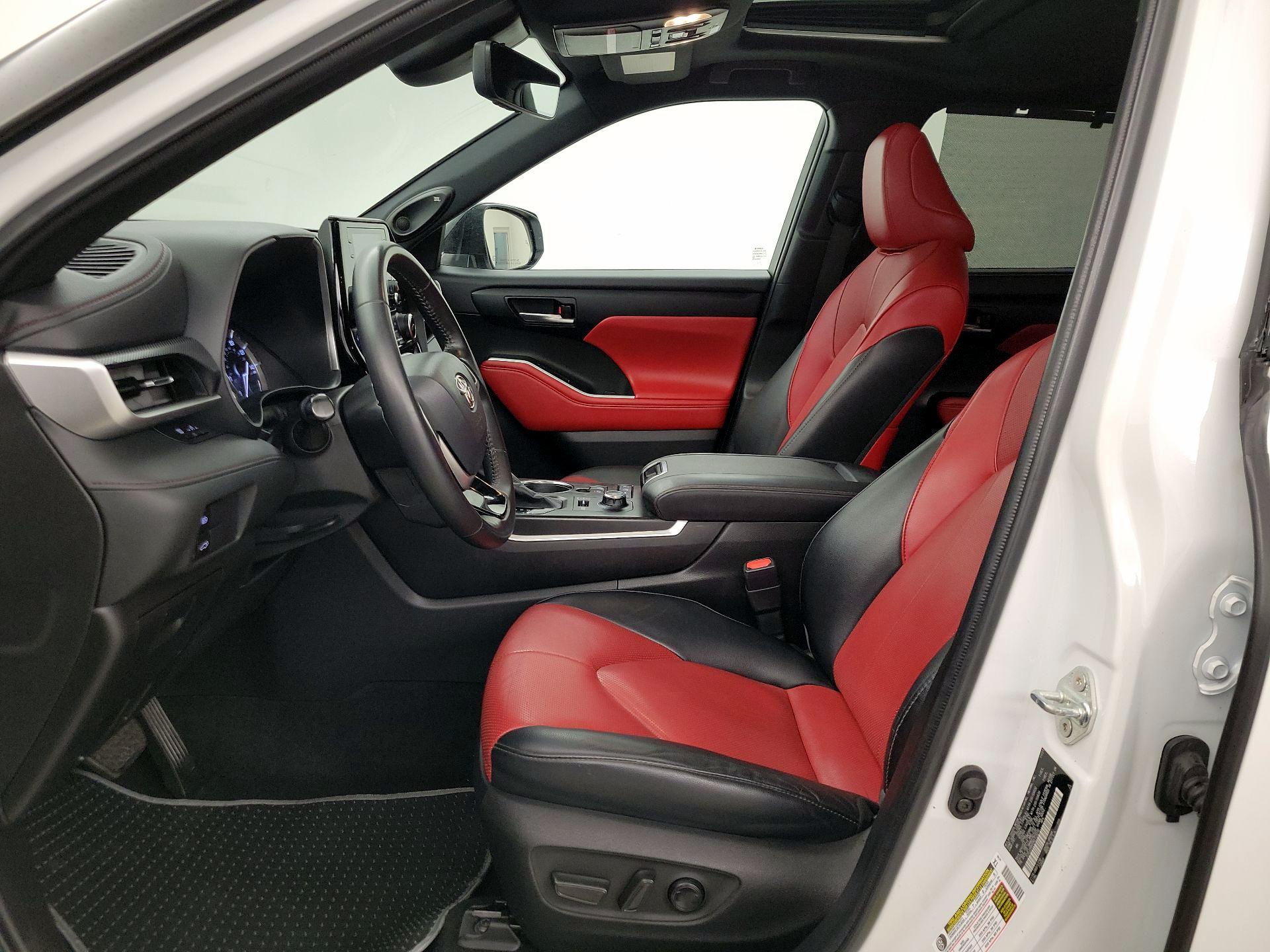 Thumbnail: 2022 Toyota Highlander - 11