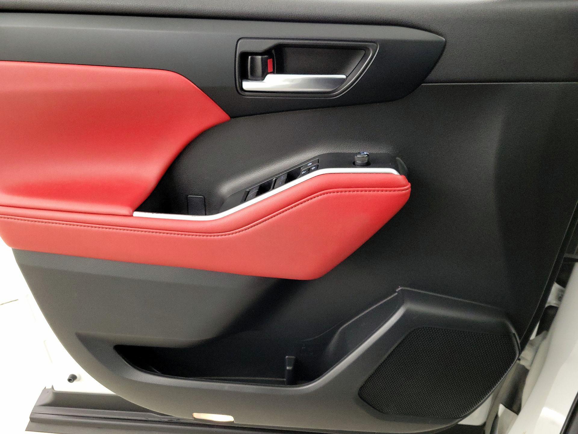 Thumbnail: 2022 Toyota Highlander - 12