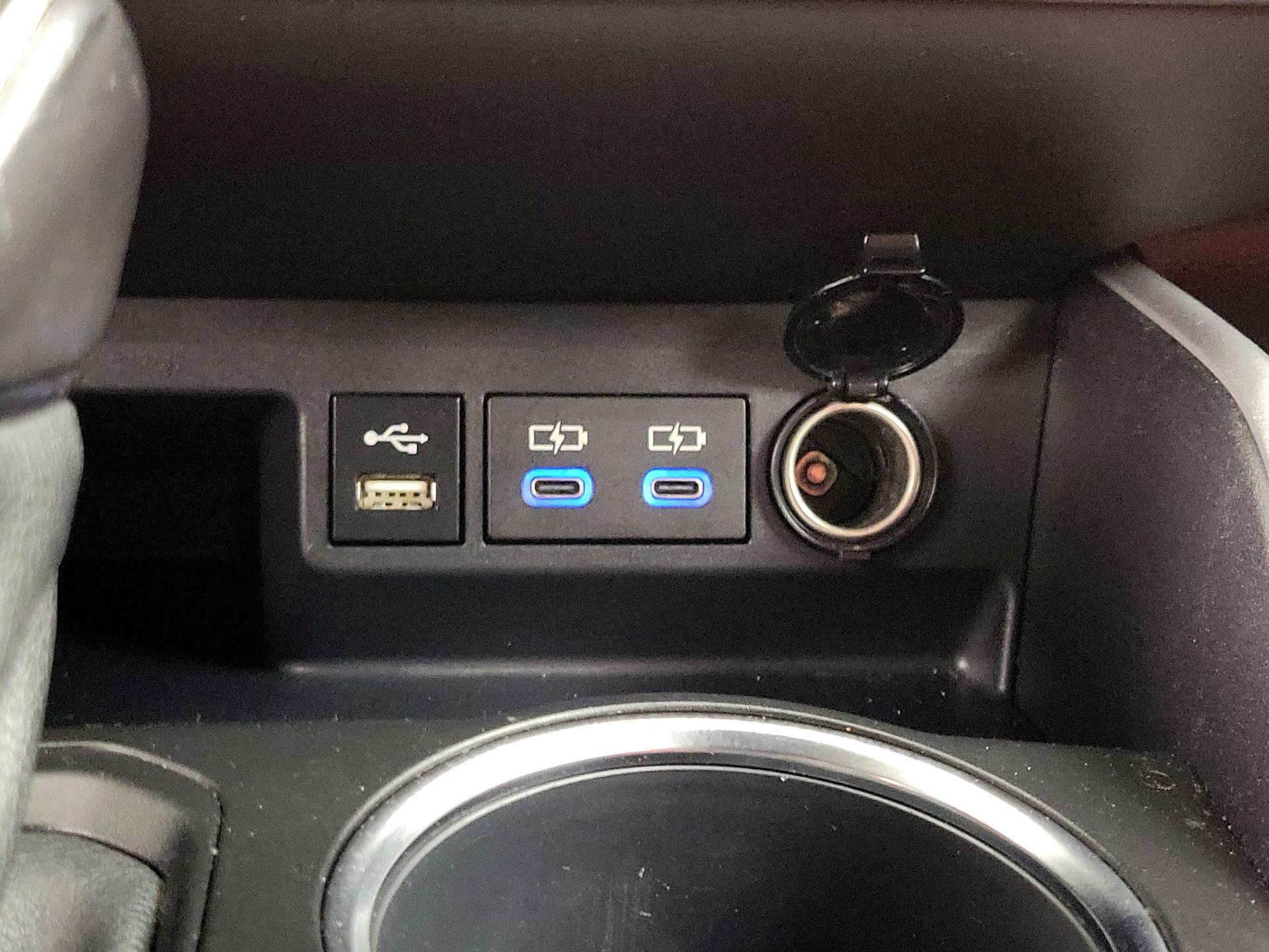 Thumbnail: 2022 Toyota Highlander - 19