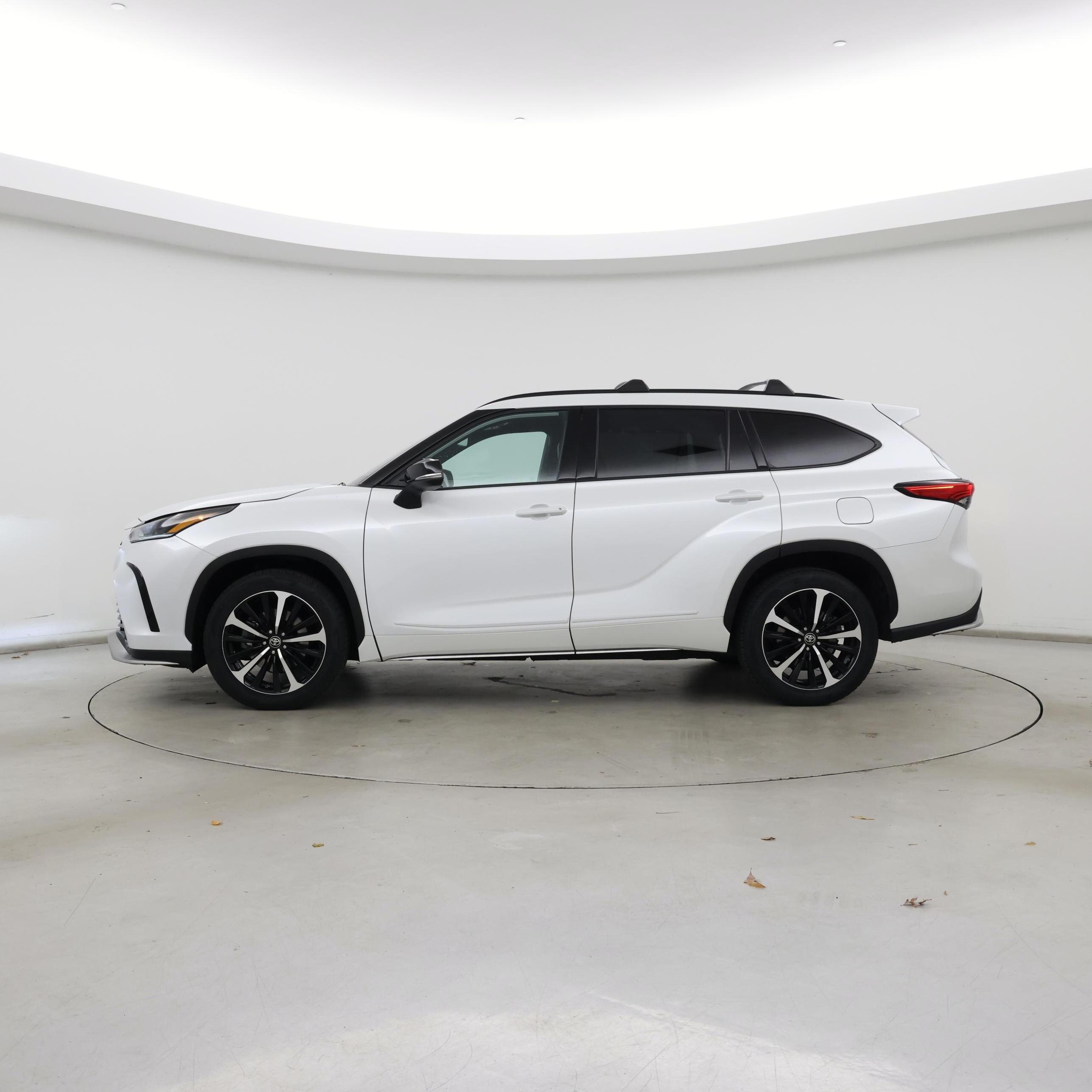 Thumbnail: 2022 Toyota Highlander - 3