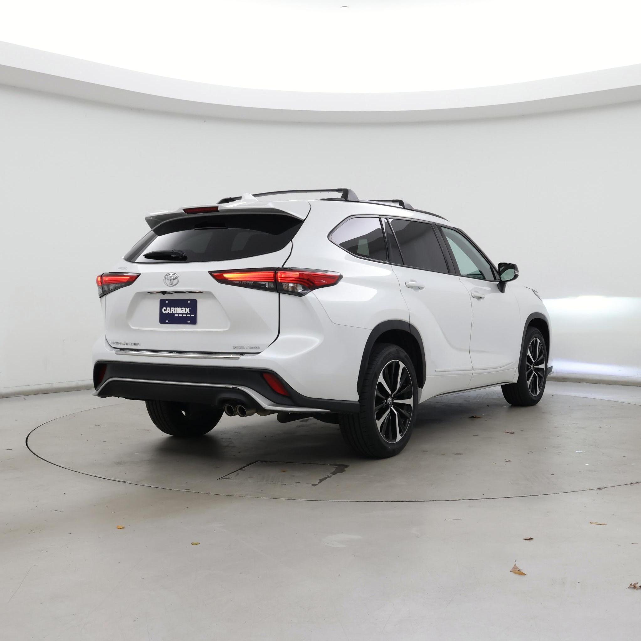 Thumbnail: 2022 Toyota Highlander - 8