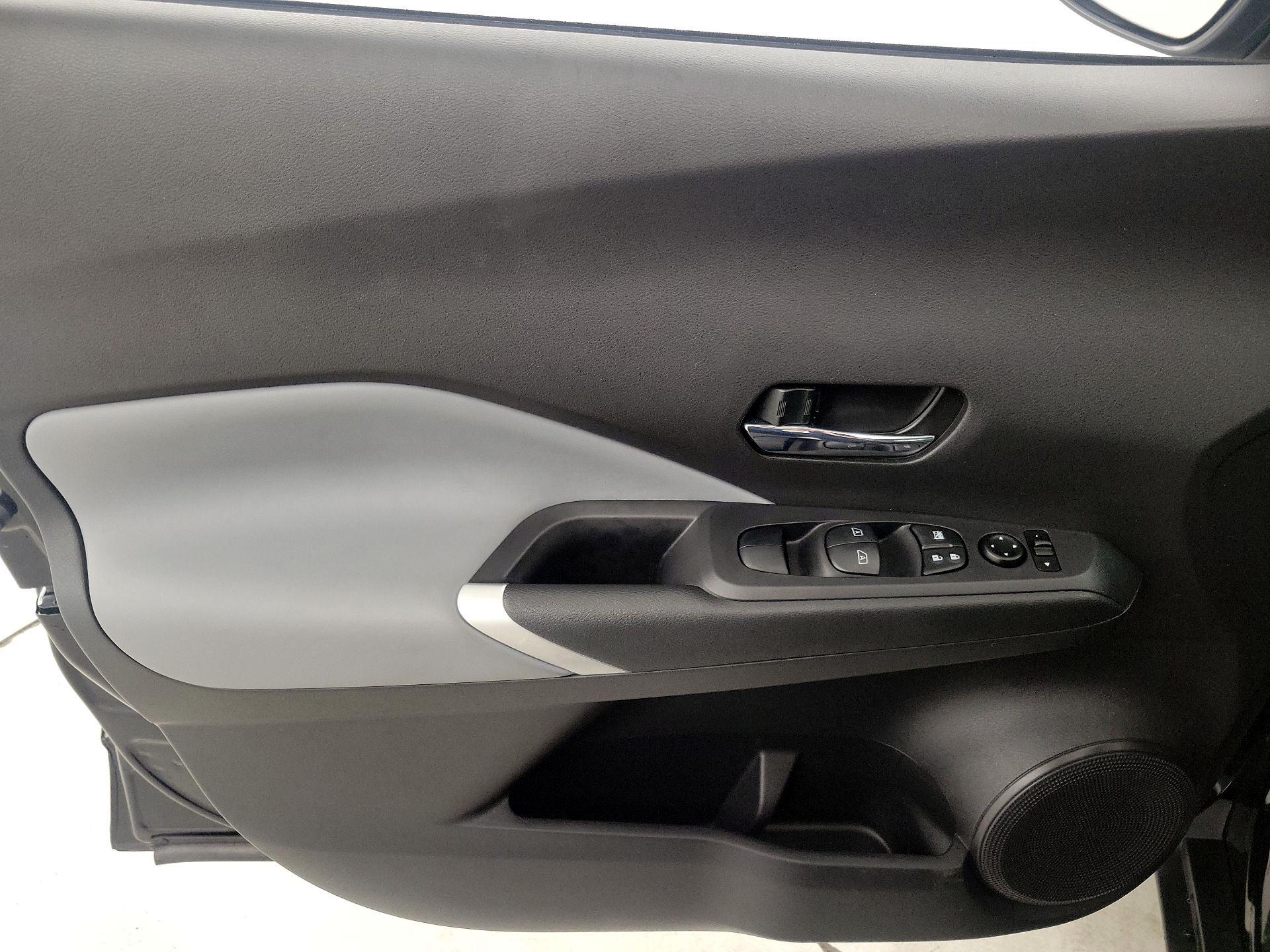 Thumbnail: 2021 Nissan Kicks - 12