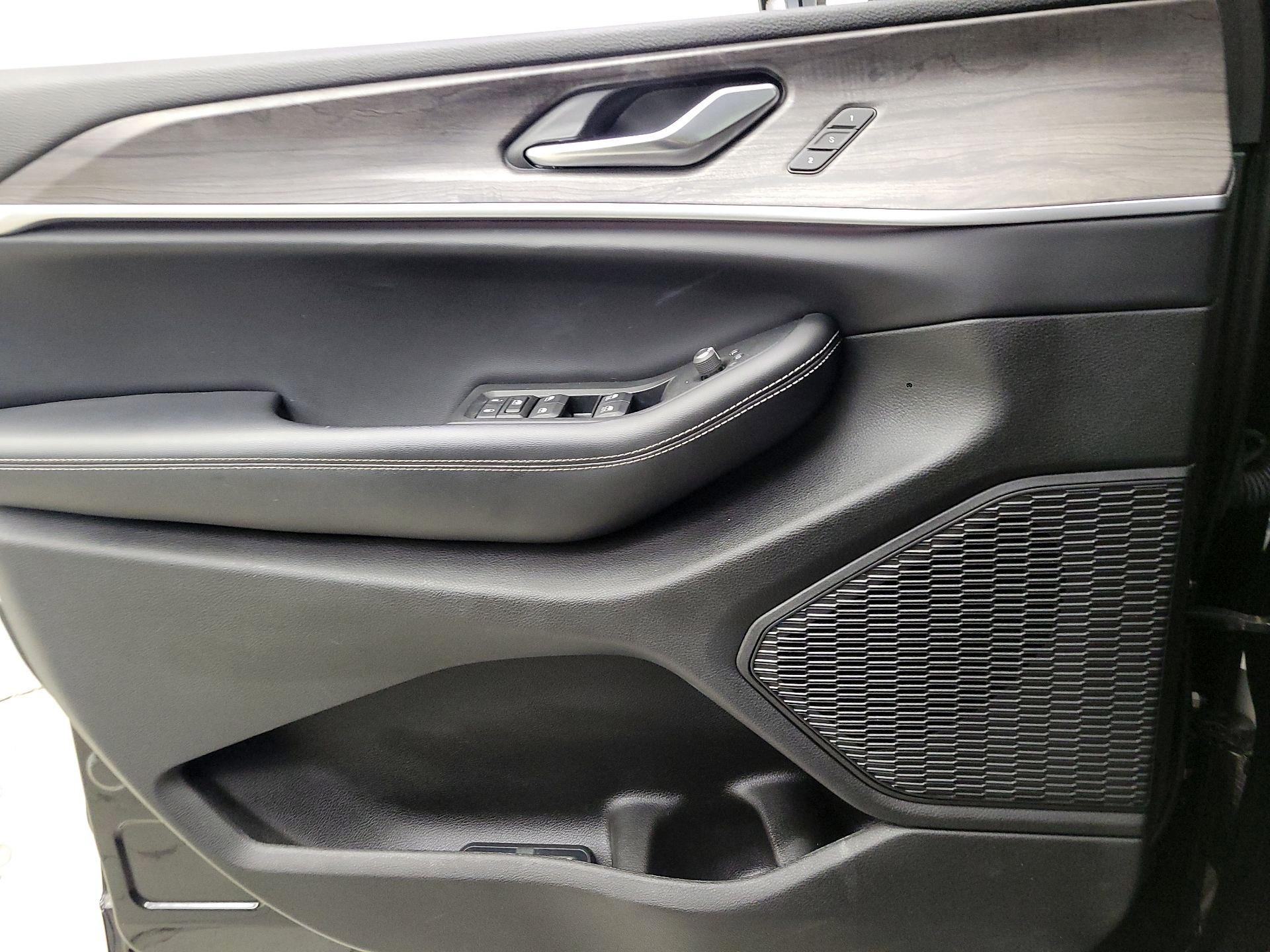 Thumbnail: 2023 Jeep Grand Cherokee L - 12