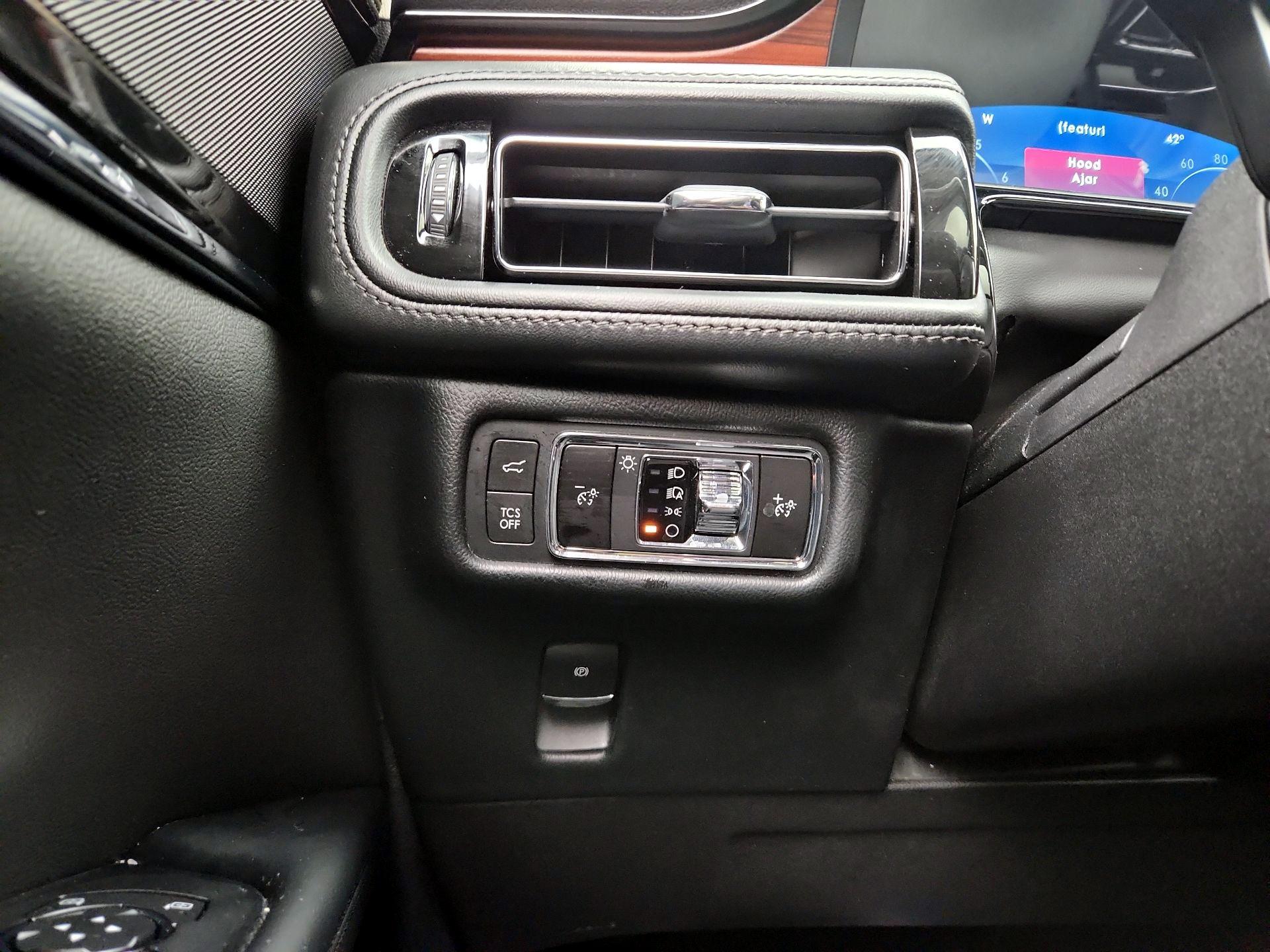 Thumbnail: 2023 Lincoln Nautilus - 13