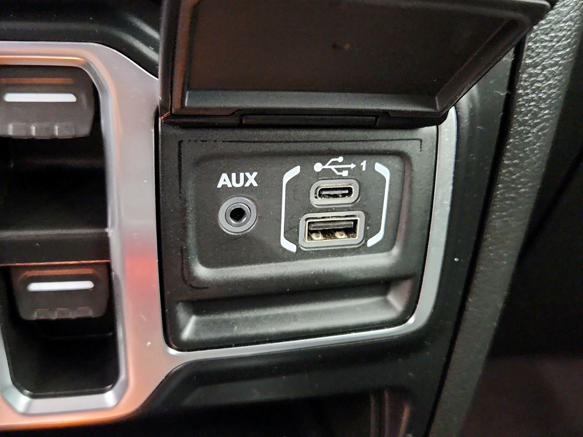 Thumbnail: 2021 Jeep Gladiator - 18