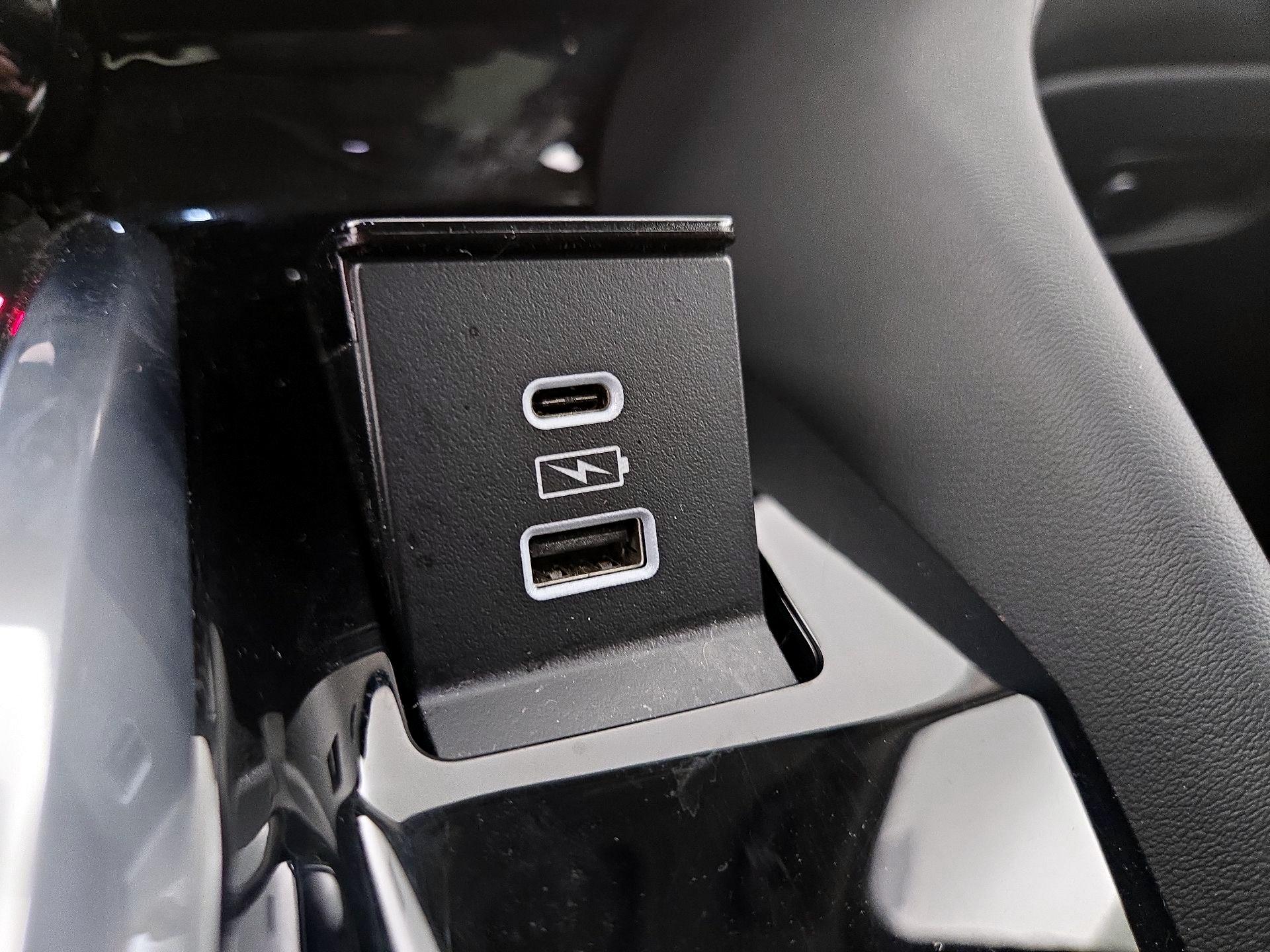 Thumbnail: 2023 Acura MDX - 19