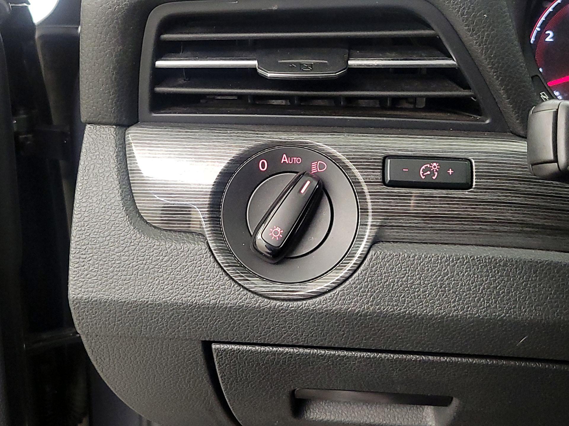 Thumbnail: 2021 Volkswagen Passat - 13