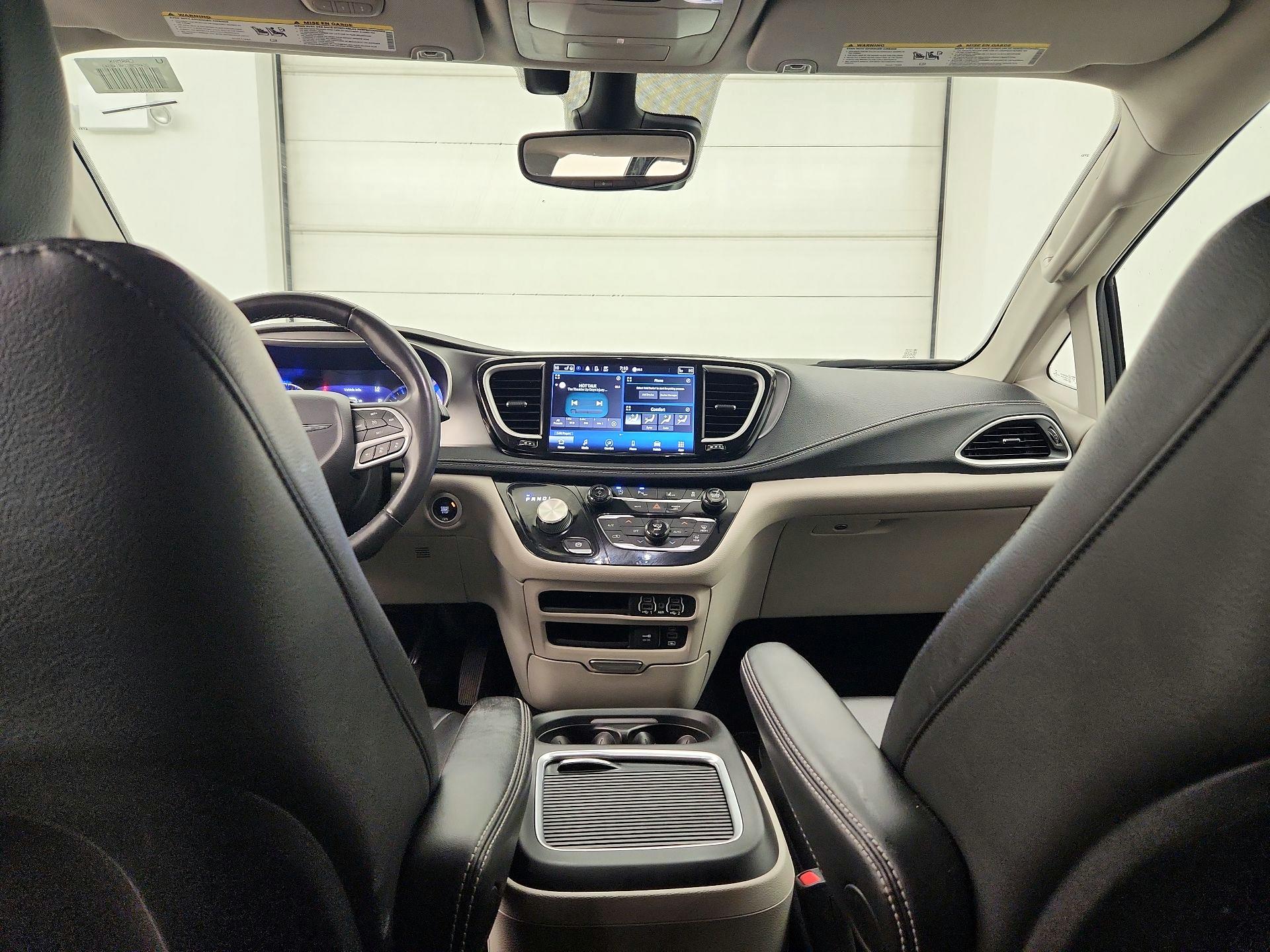 Thumbnail: 2022 Chrysler Pacifica - 9