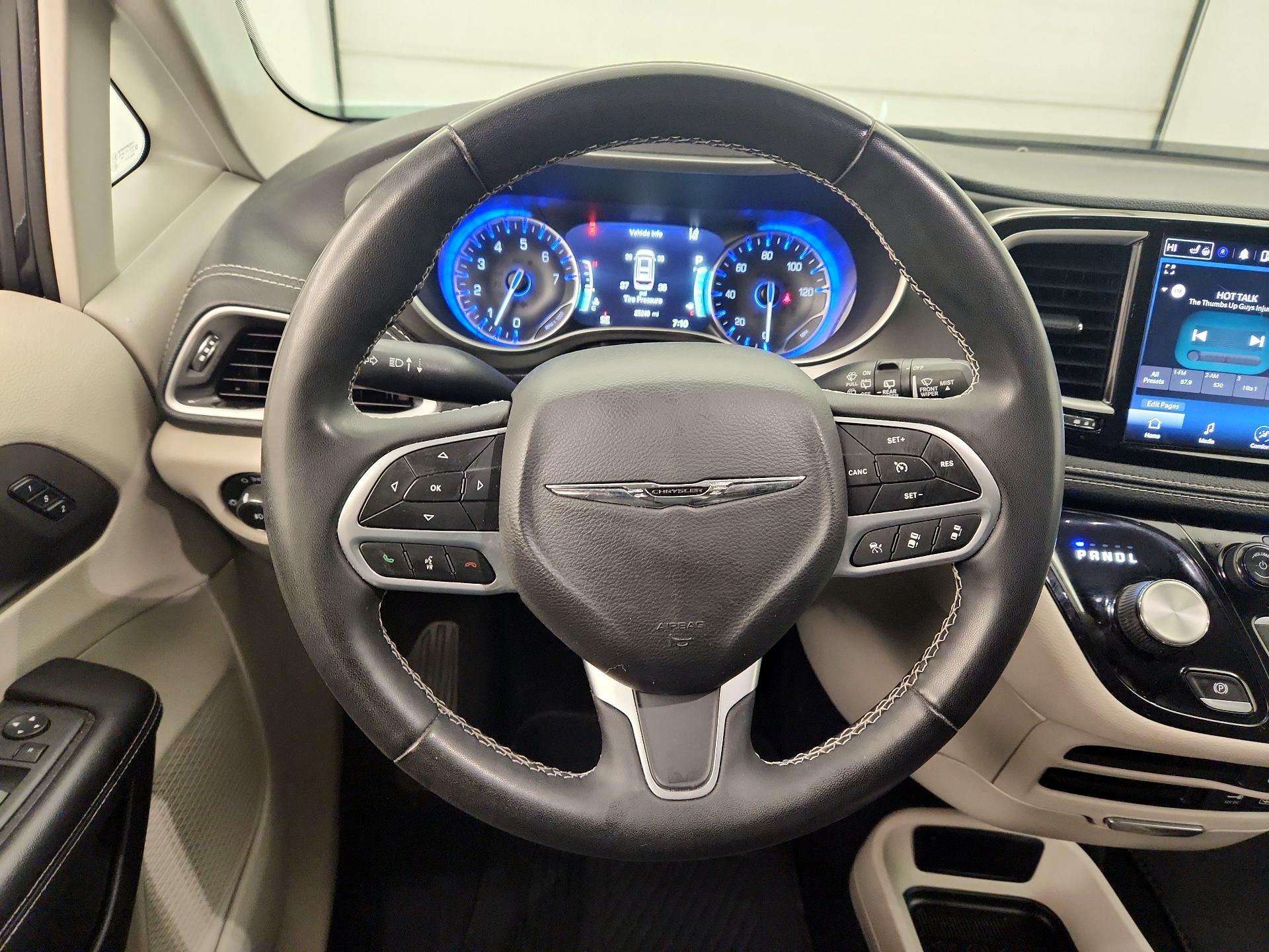 Thumbnail: 2022 Chrysler Pacifica - 10