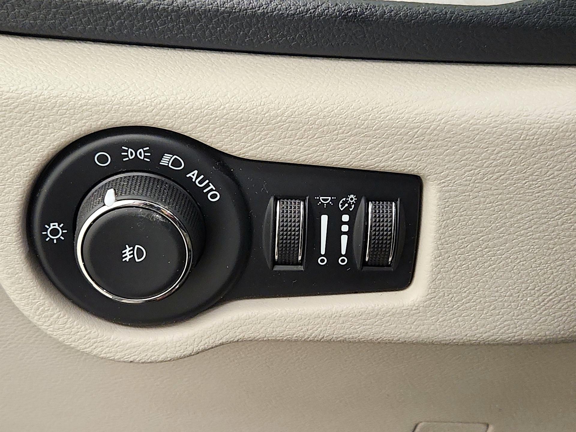 Thumbnail: 2022 Chrysler Pacifica - 13