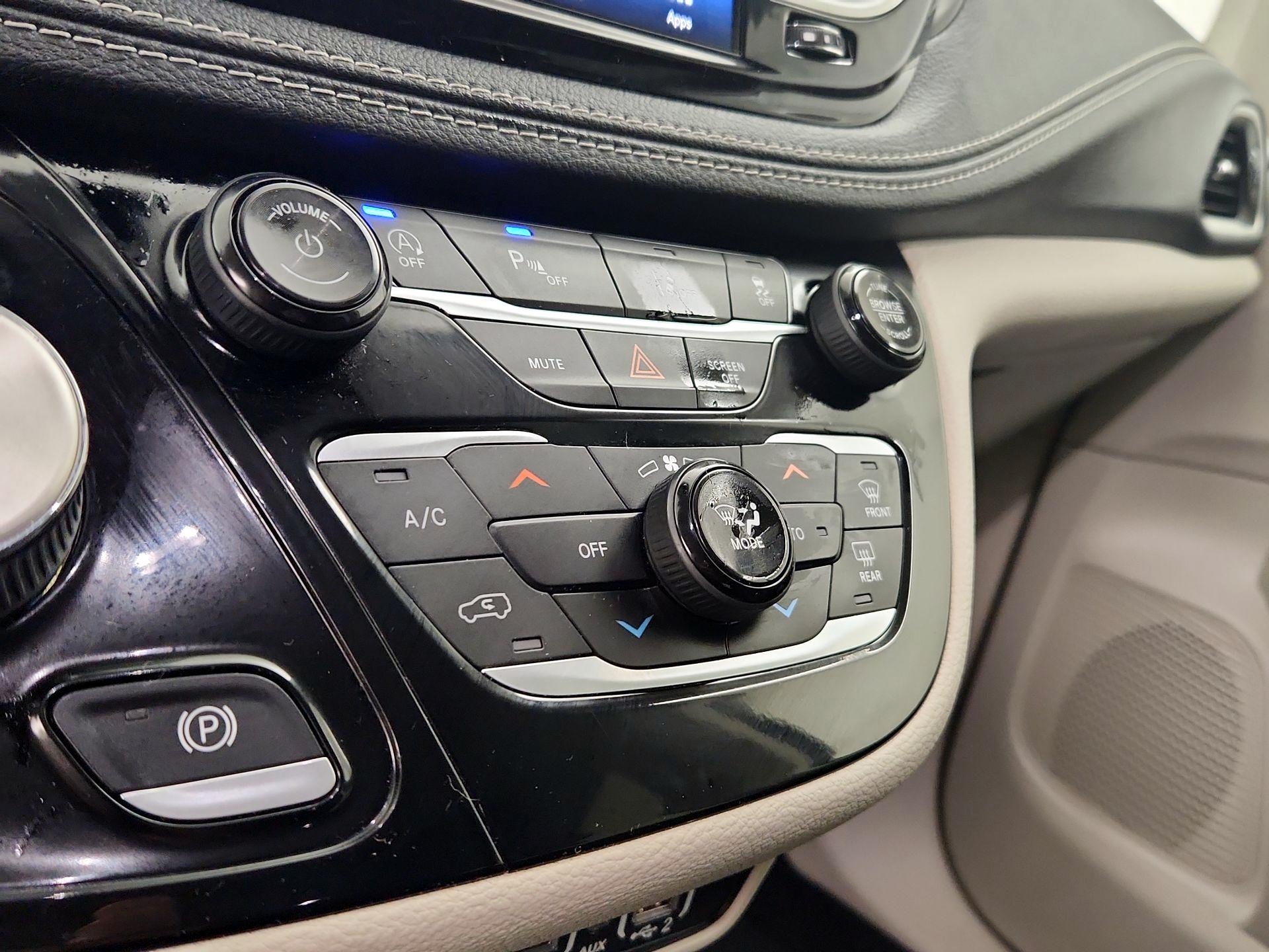 Thumbnail: 2022 Chrysler Pacifica - 16