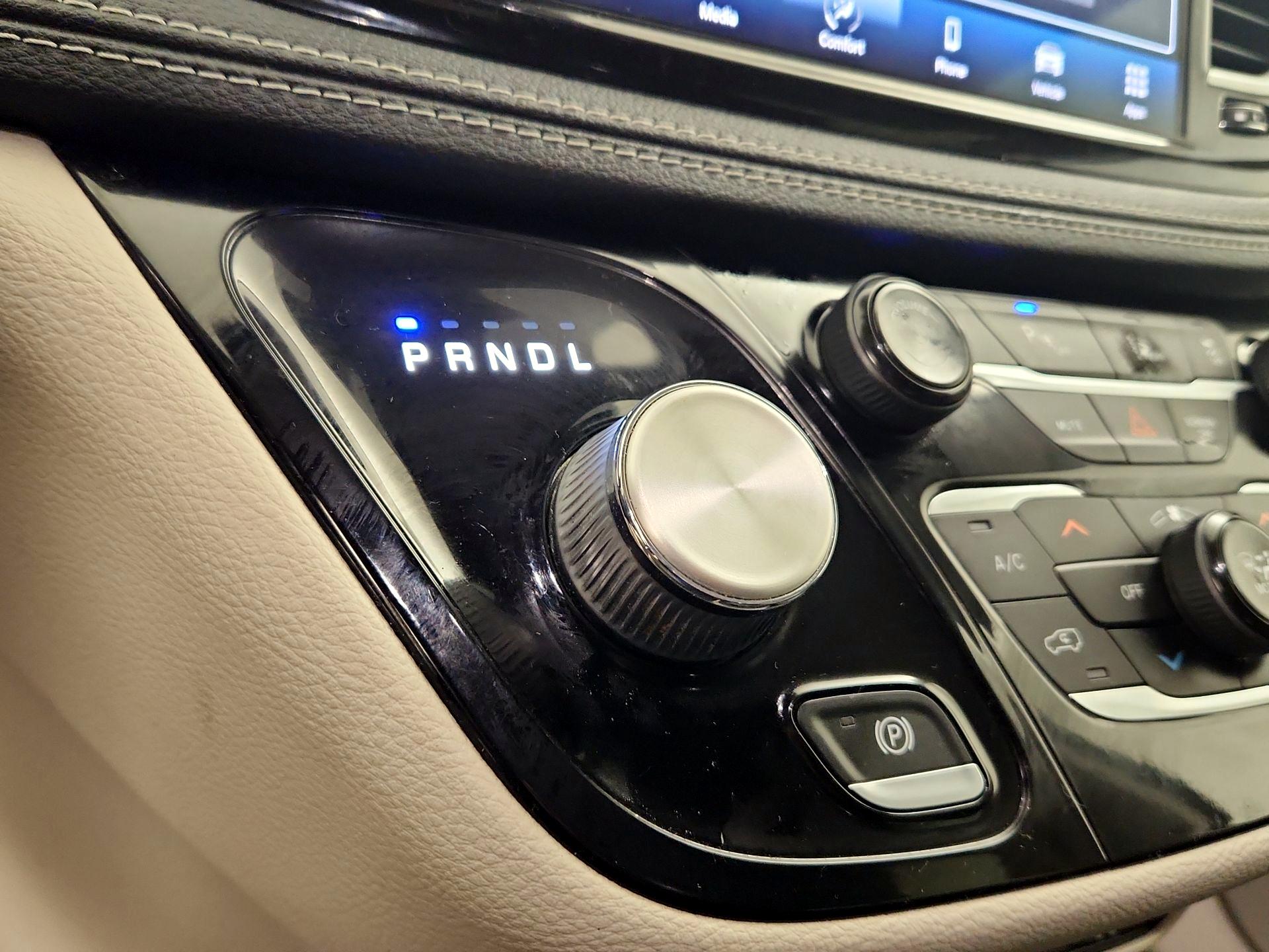 Thumbnail: 2022 Chrysler Pacifica - 17