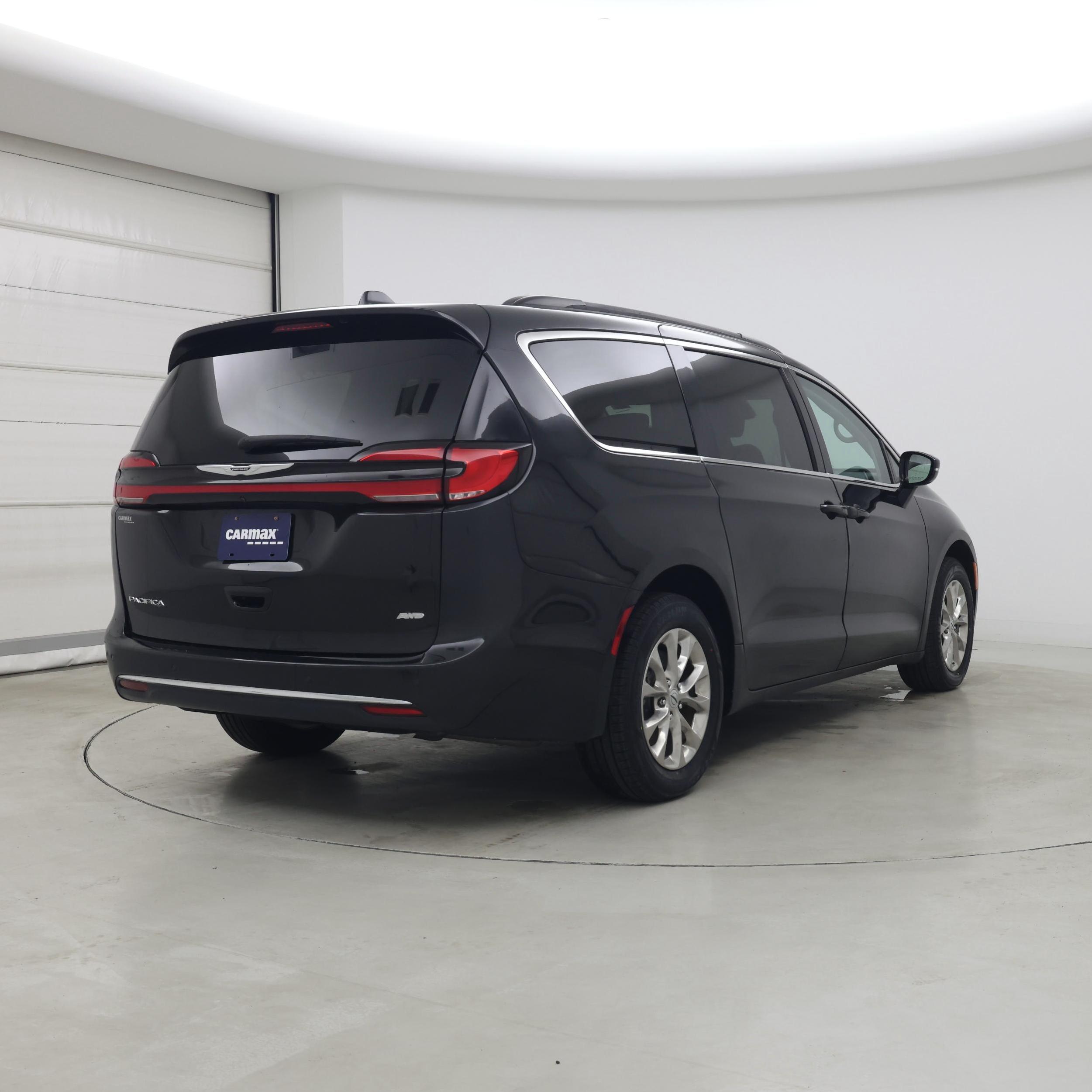 Thumbnail: 2022 Chrysler Pacifica - 8