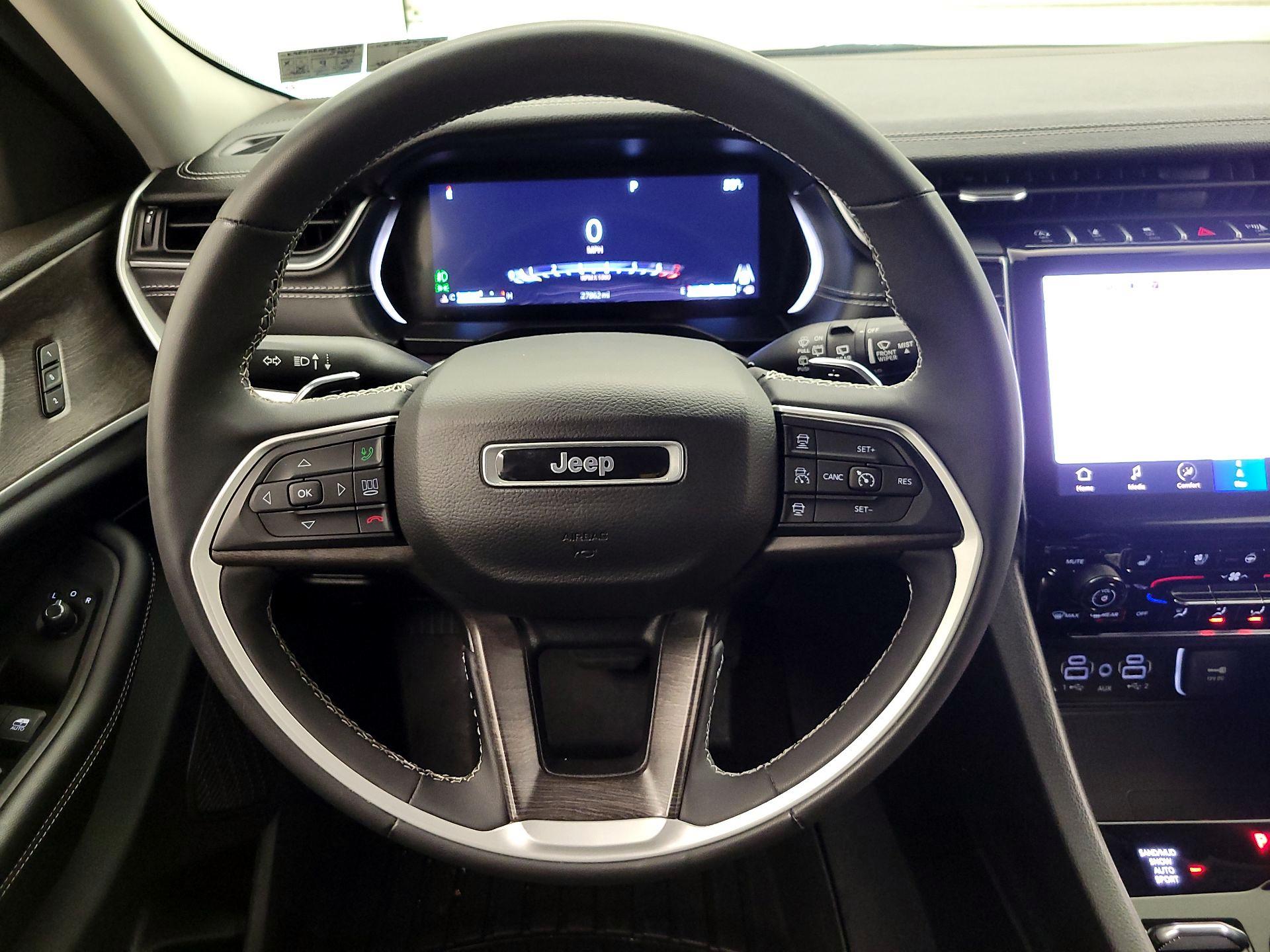 Thumbnail: 2023 Jeep Grand Cherokee - 10