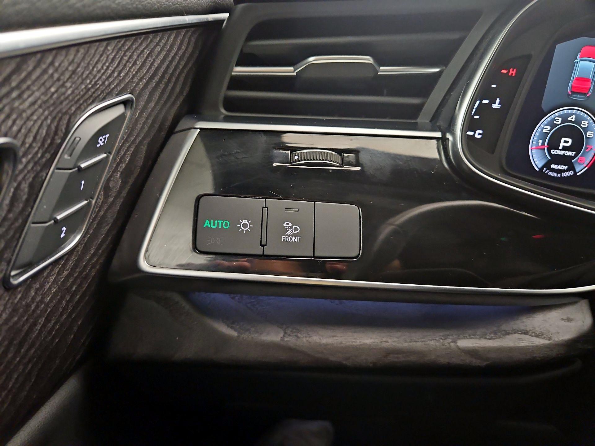 Thumbnail: 2021 Audi Q8 - 13