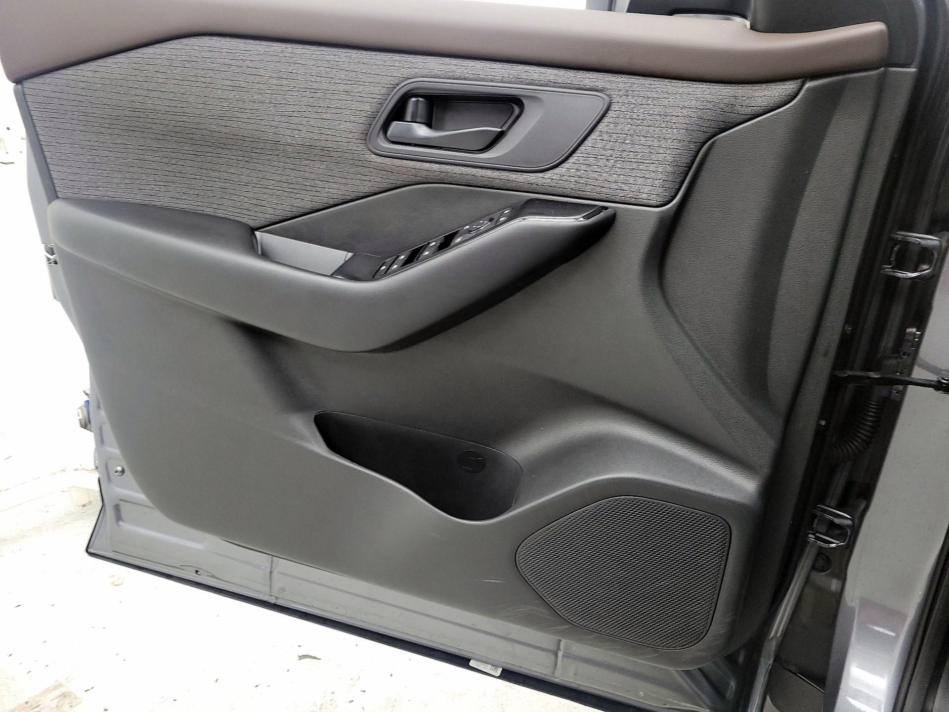 Thumbnail: 2023 Nissan Rogue - 12