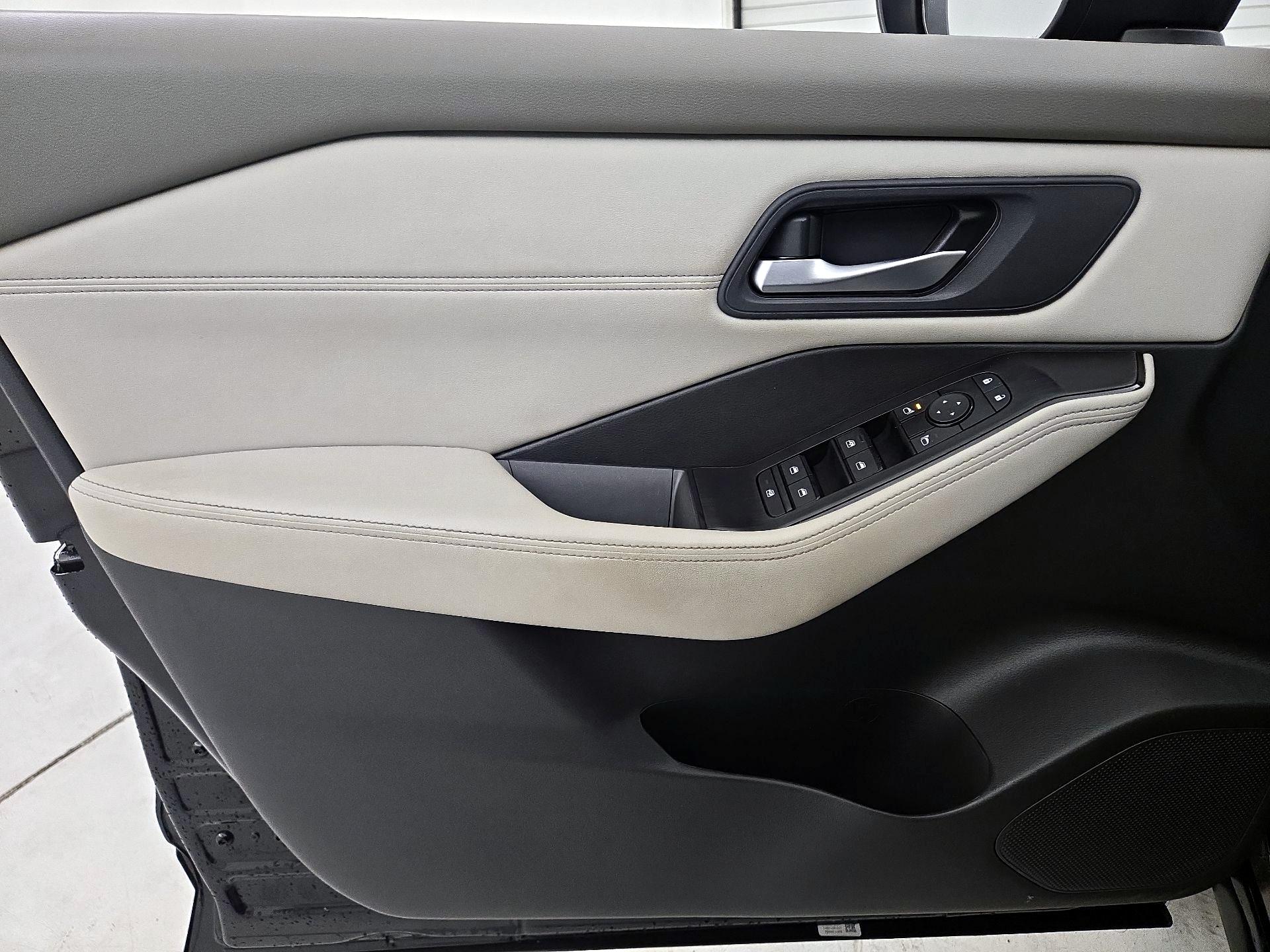 Thumbnail: 2023 Nissan Rogue - 12