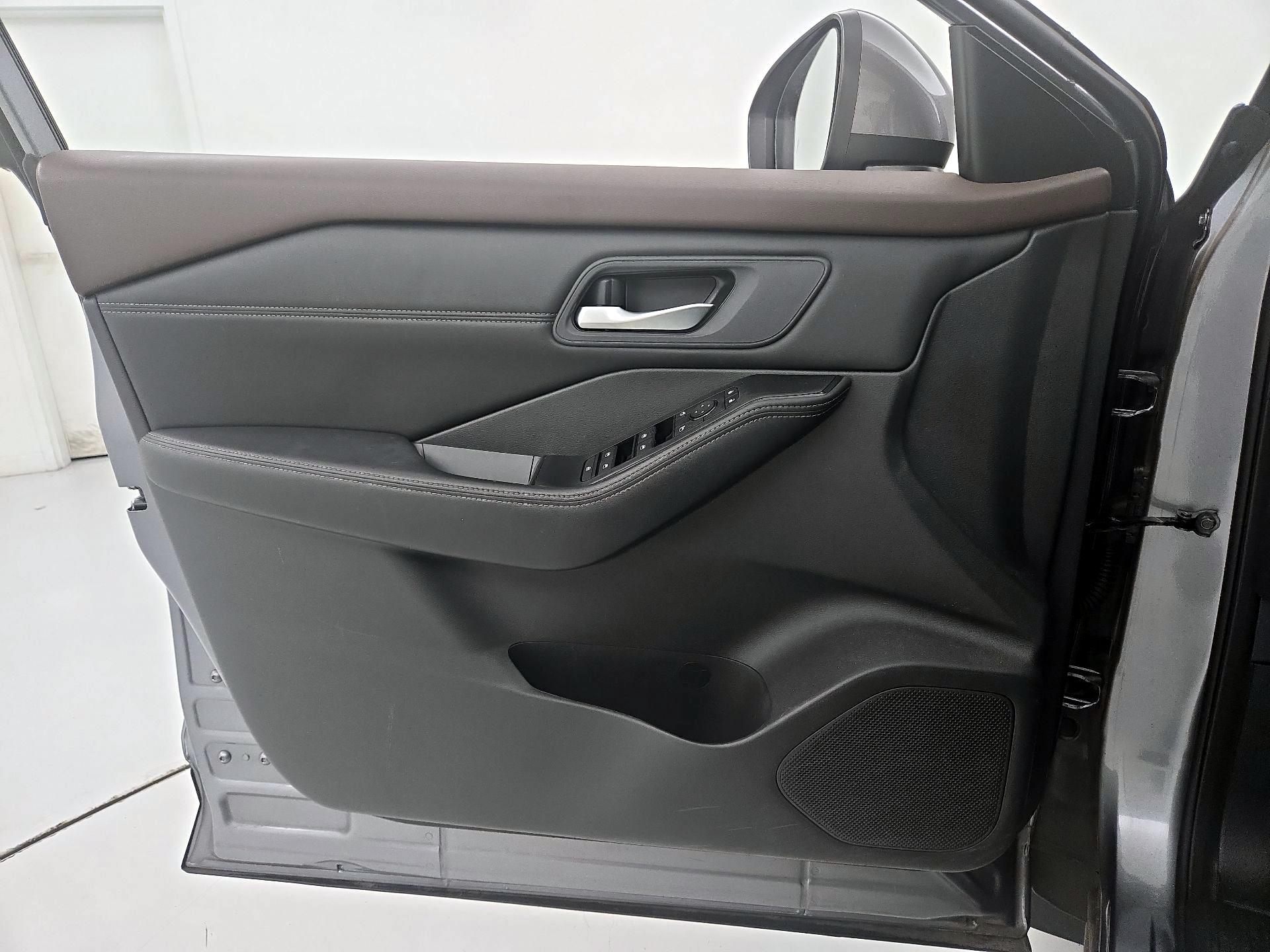 Thumbnail: 2023 Nissan Rogue - 12