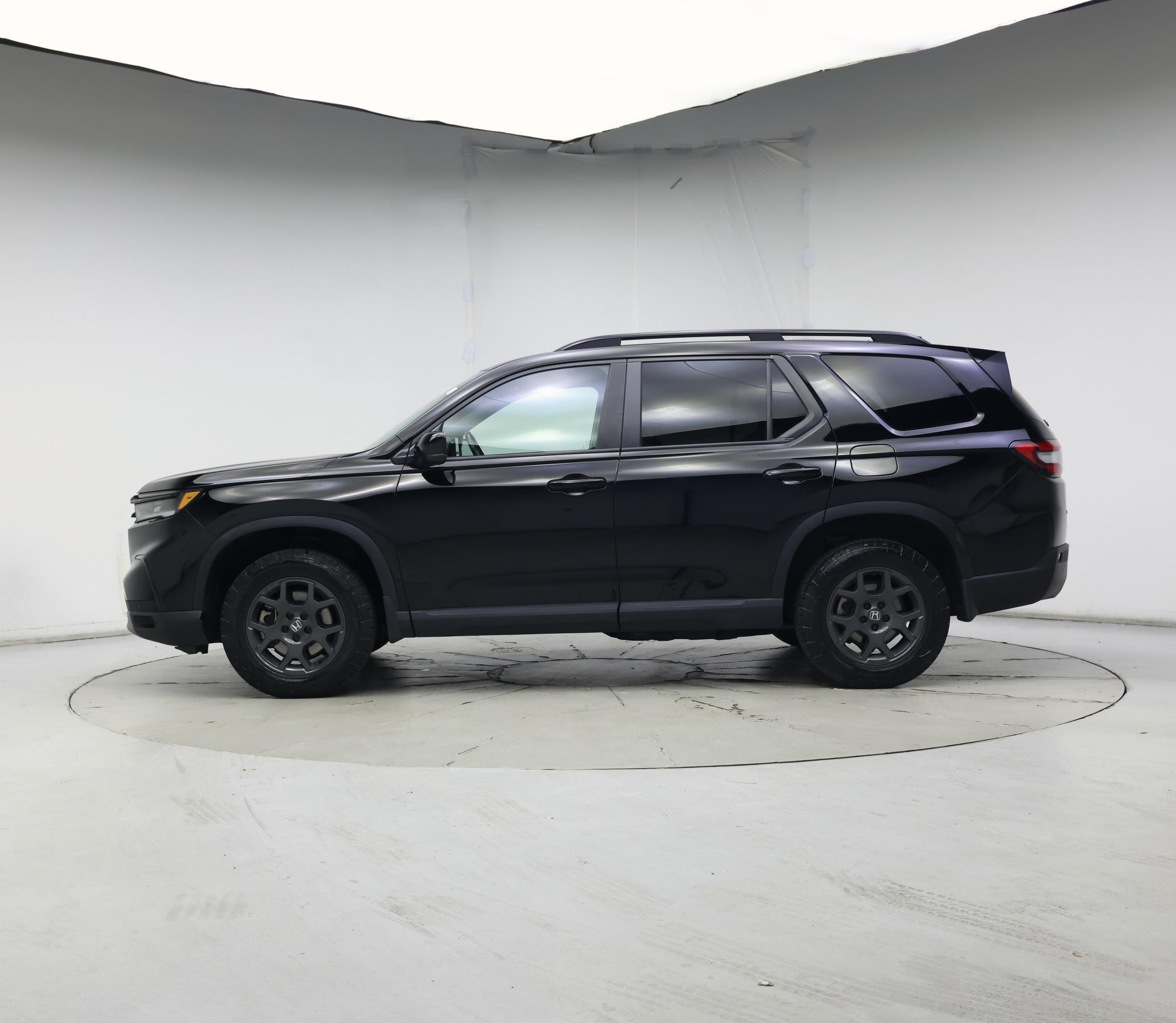 Thumbnail: 2023 Honda Pilot - 3