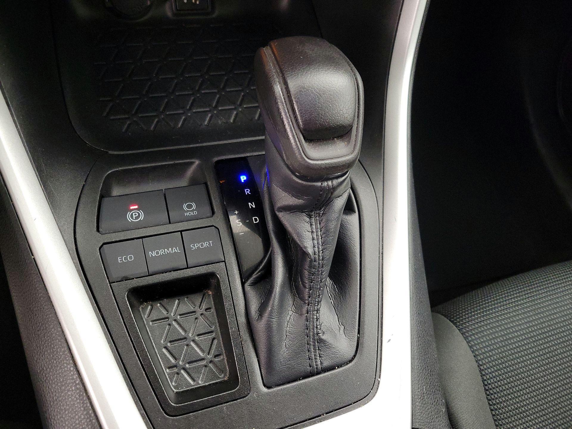 Thumbnail: 2023 Toyota RAV4 - 17