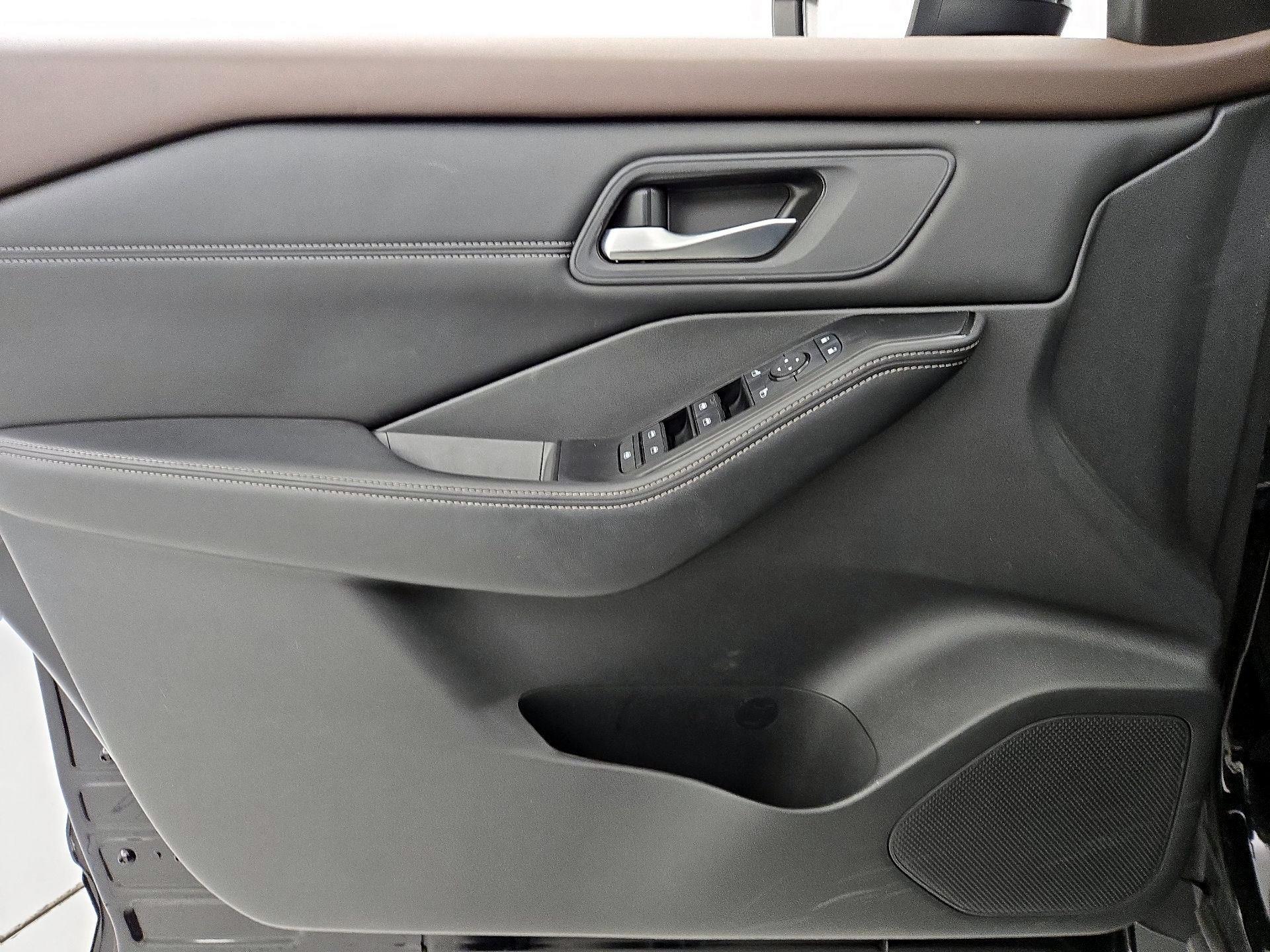 Thumbnail: 2022 Nissan Rogue - 12