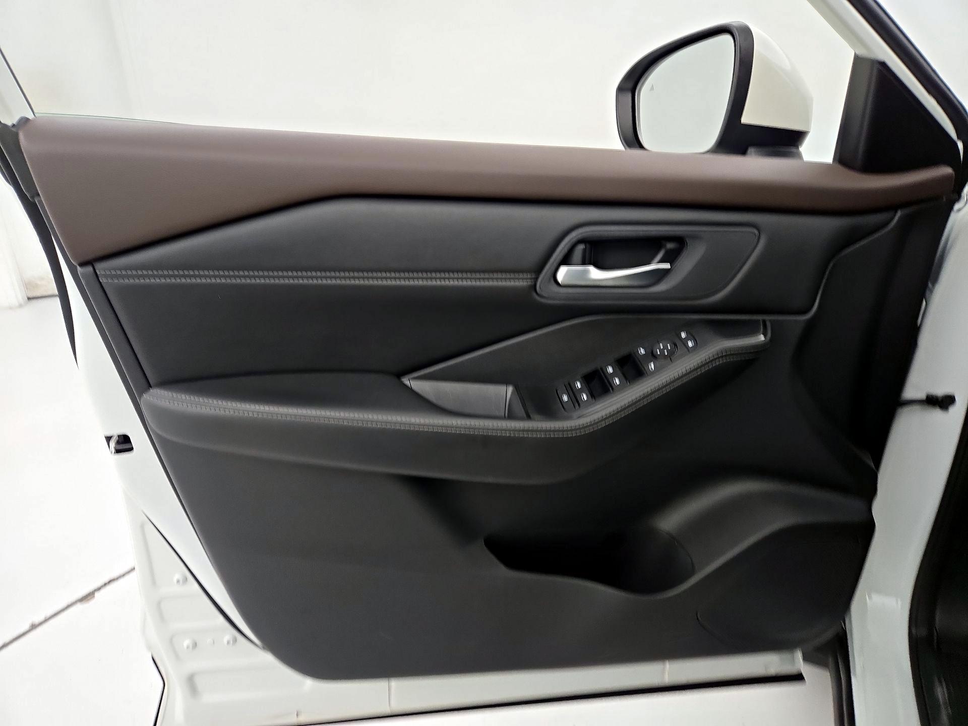 Thumbnail: 2023 Nissan Rogue - 12