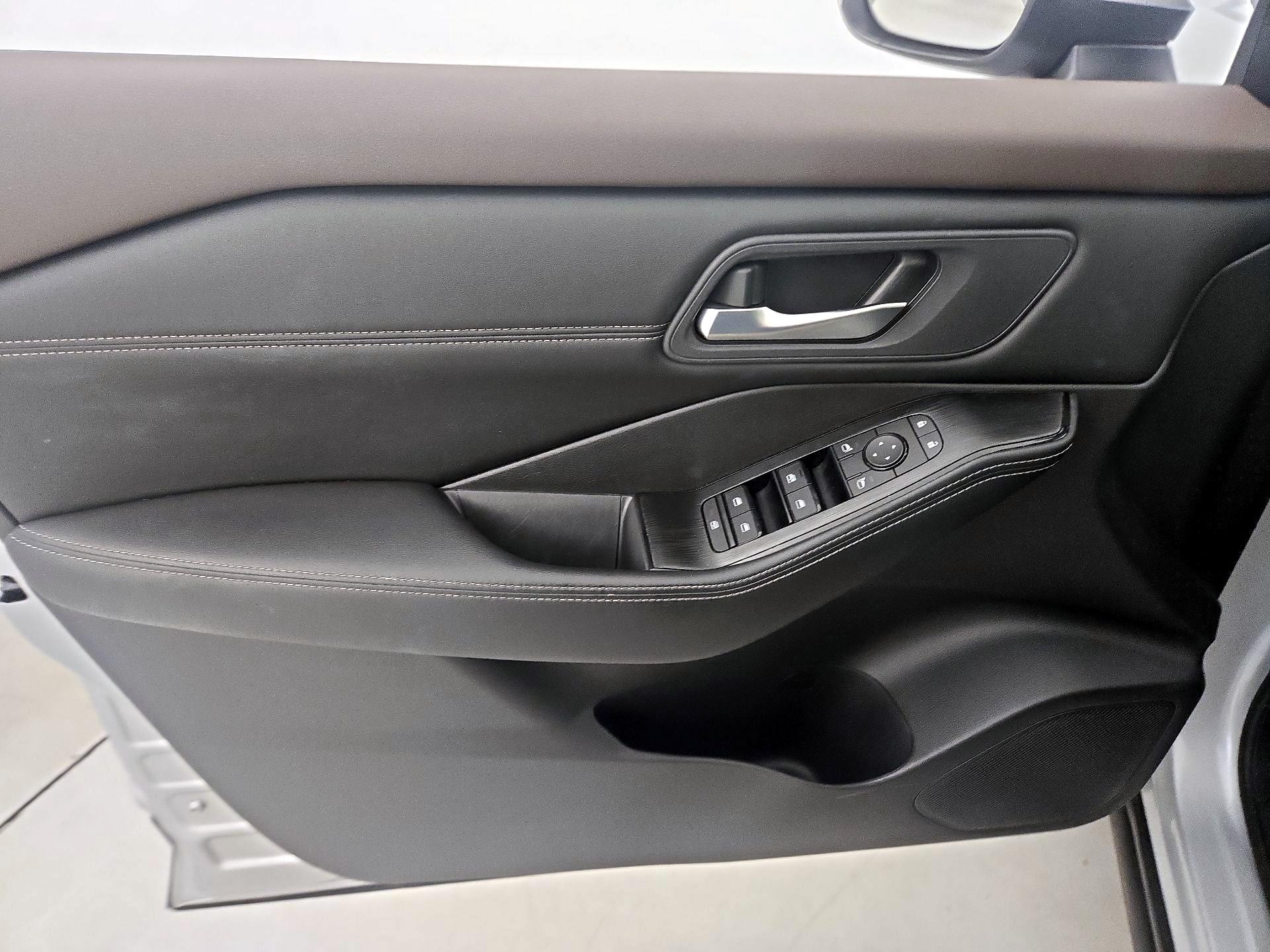 Thumbnail: 2023 Nissan Rogue - 12