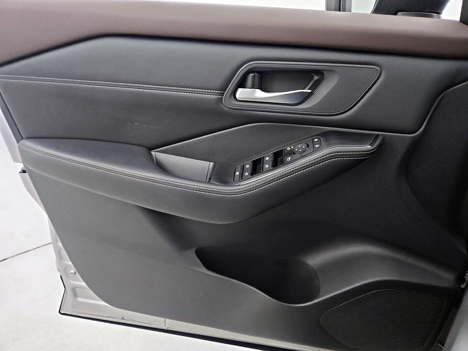 Thumbnail: 2023 Nissan Rogue - 12