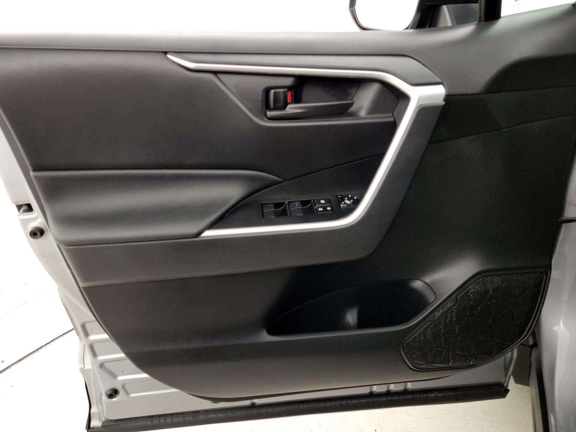 Thumbnail: 2022 Toyota RAV4 - 12