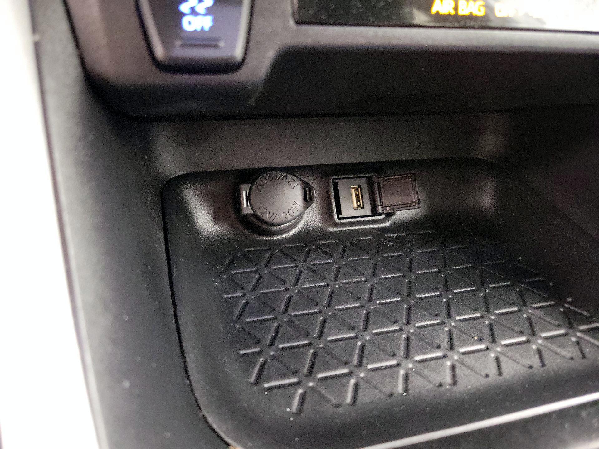 Thumbnail: 2022 Toyota RAV4 - 18