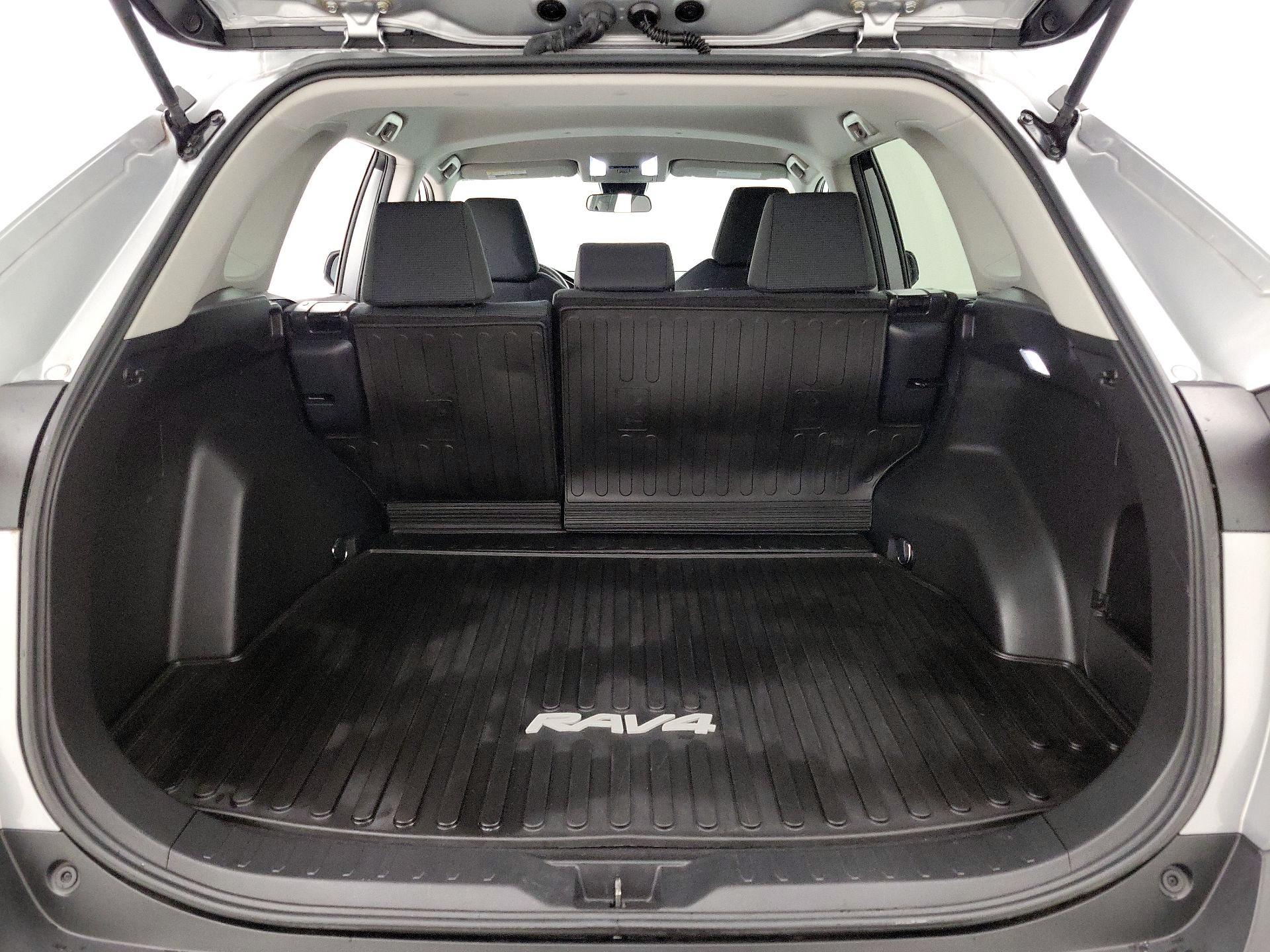 Thumbnail: 2022 Toyota RAV4 - 20