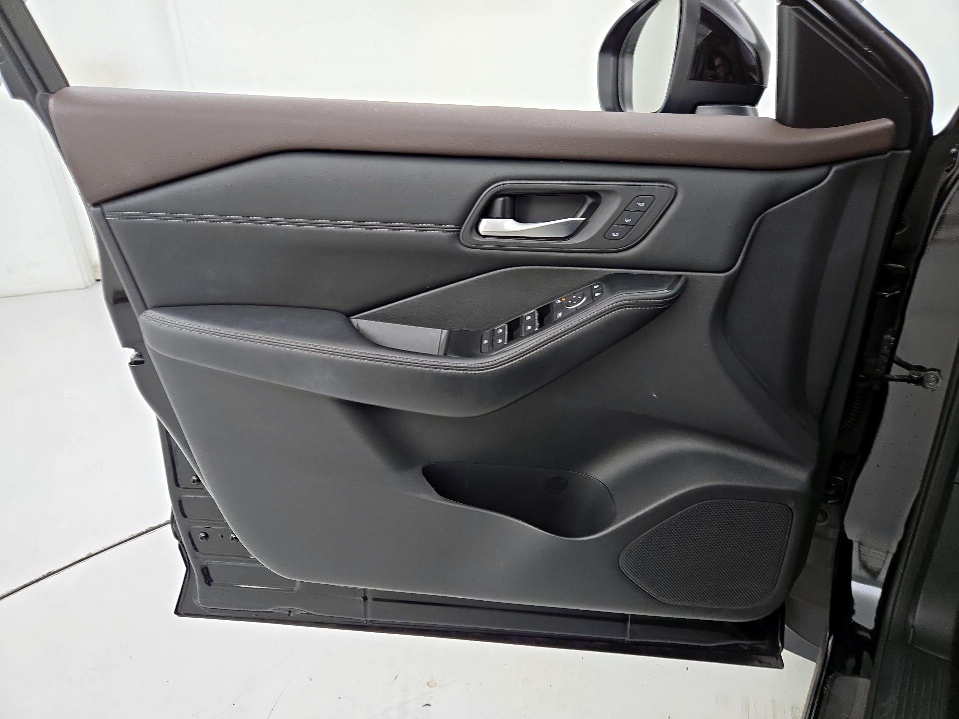 Thumbnail: 2023 Nissan Rogue - 12