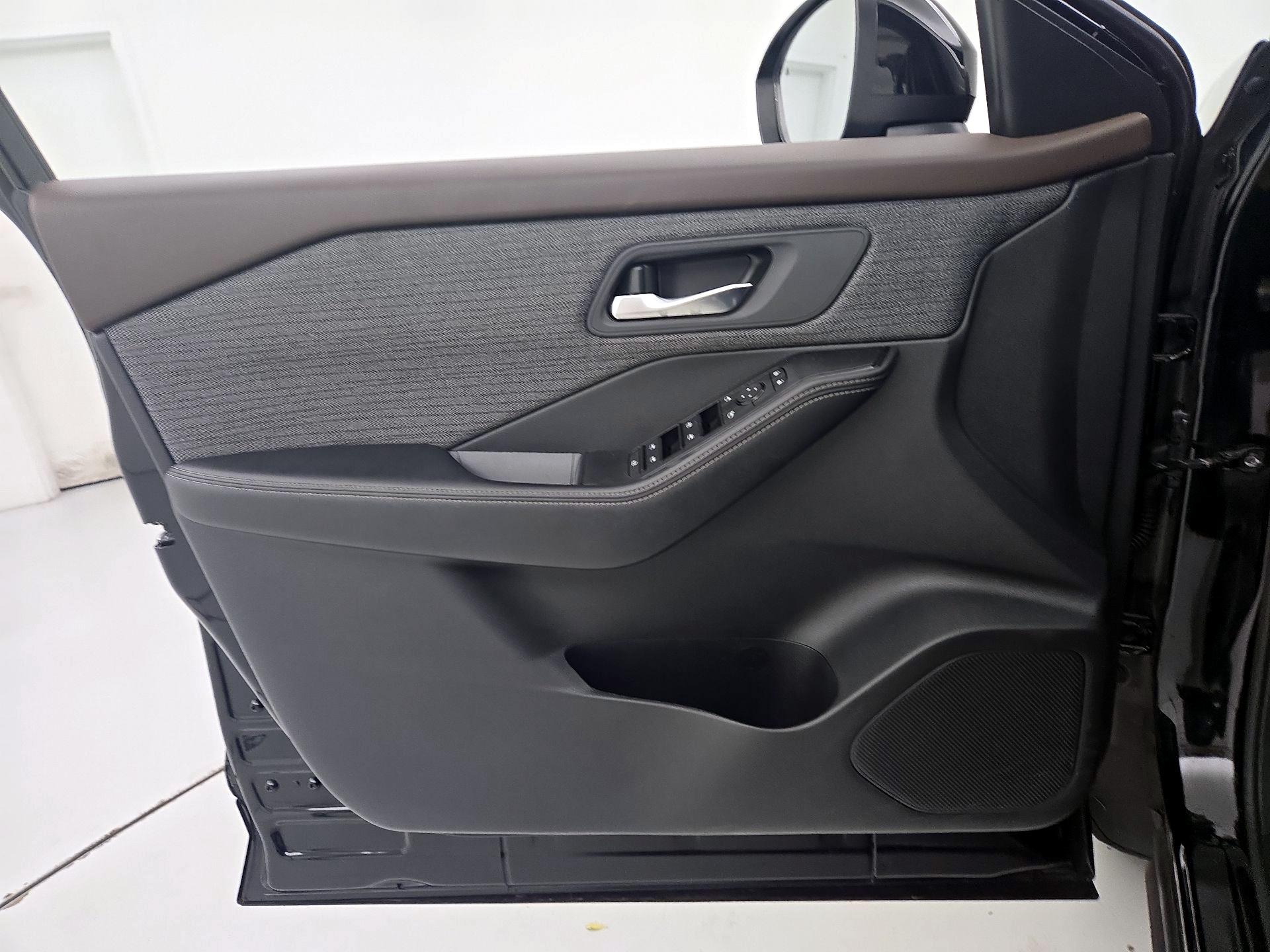 Thumbnail: 2023 Nissan Rogue - 12