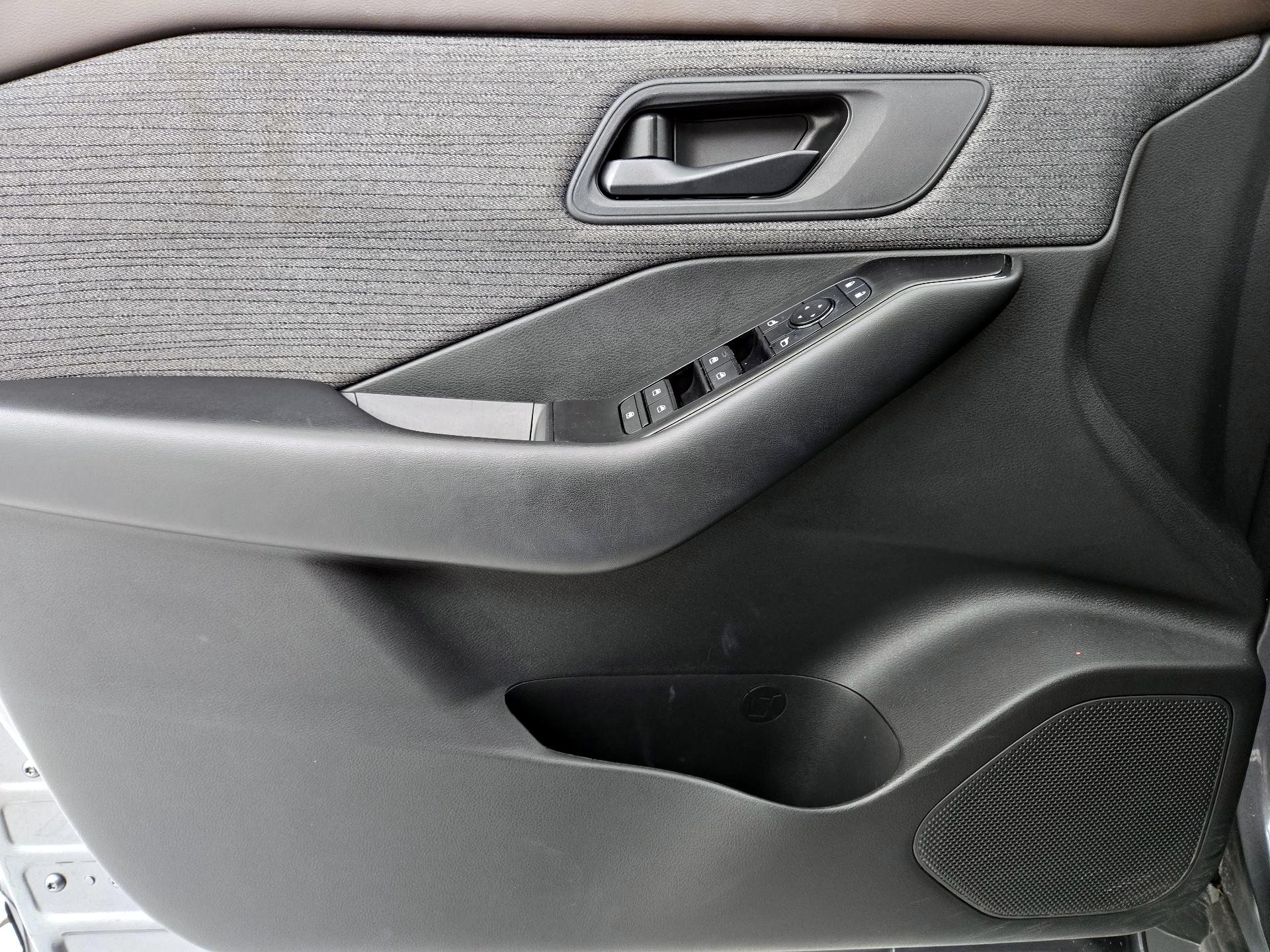 Thumbnail: 2023 Nissan Rogue - 12