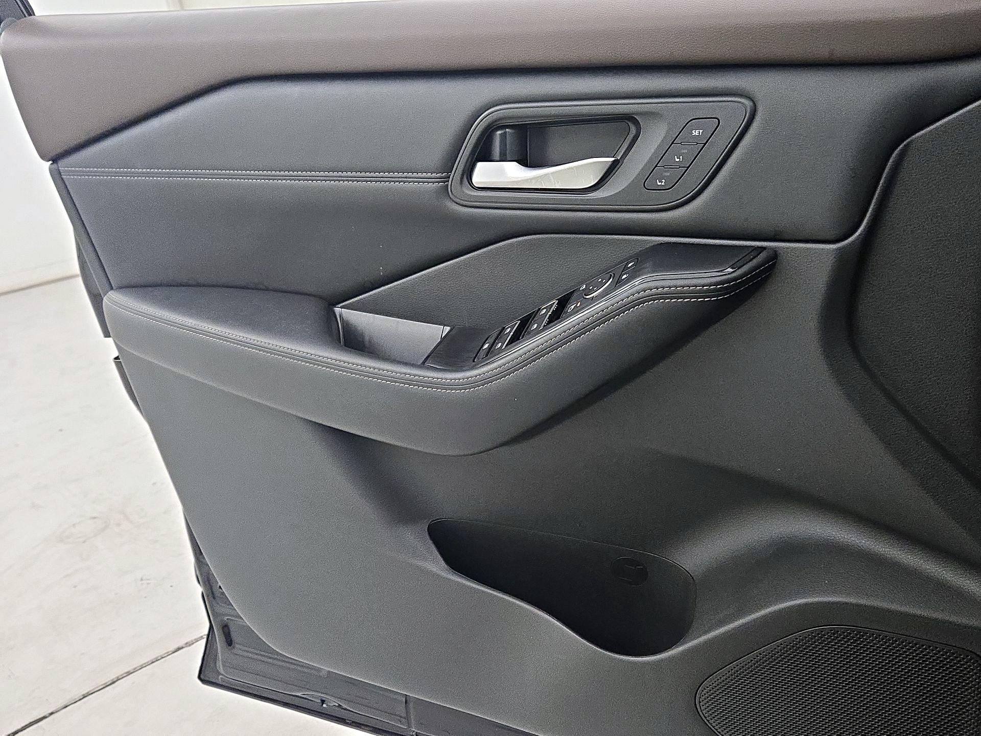 Thumbnail: 2023 Nissan Rogue - 12