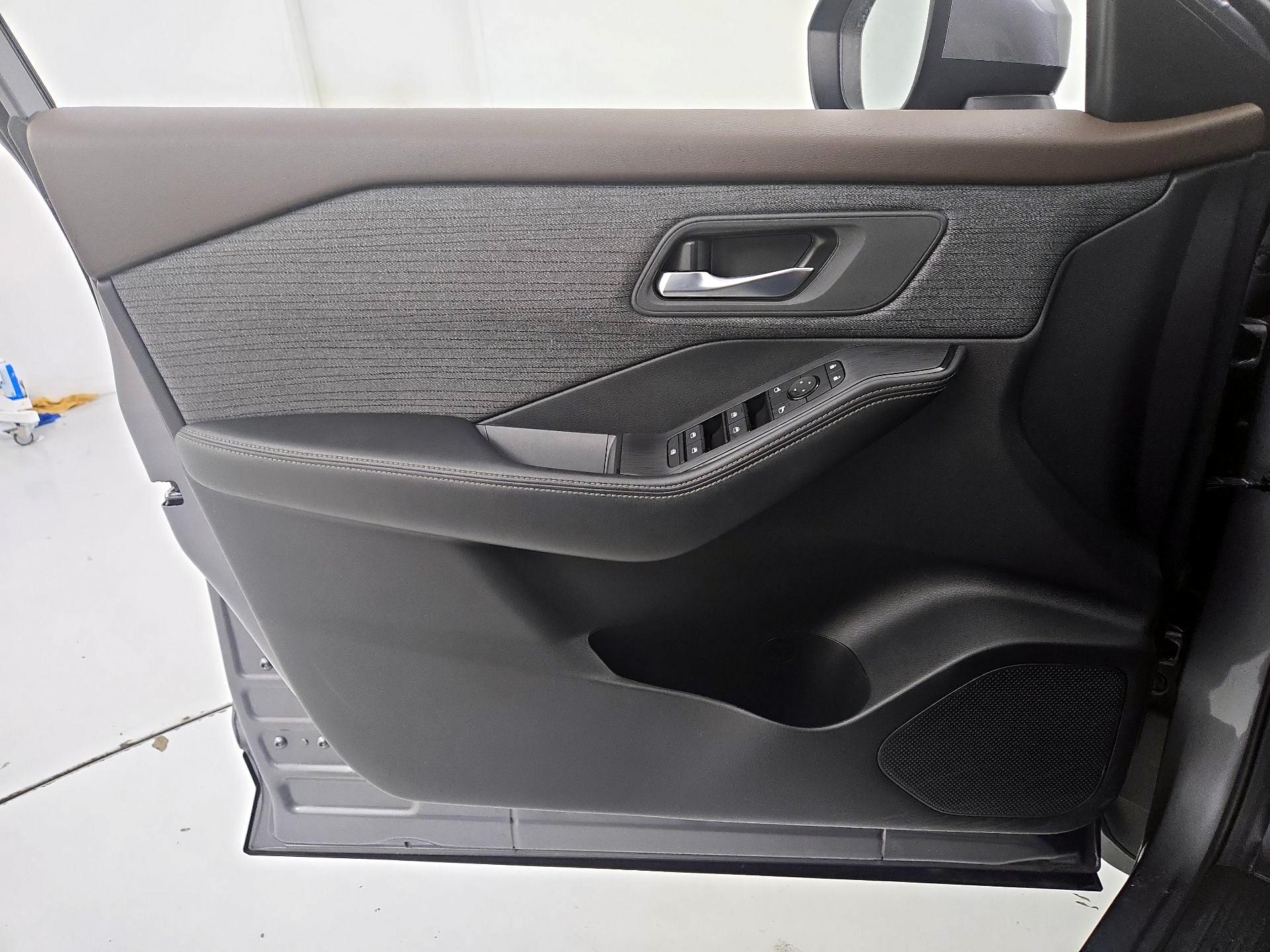 Thumbnail: 2023 Nissan Rogue - 12