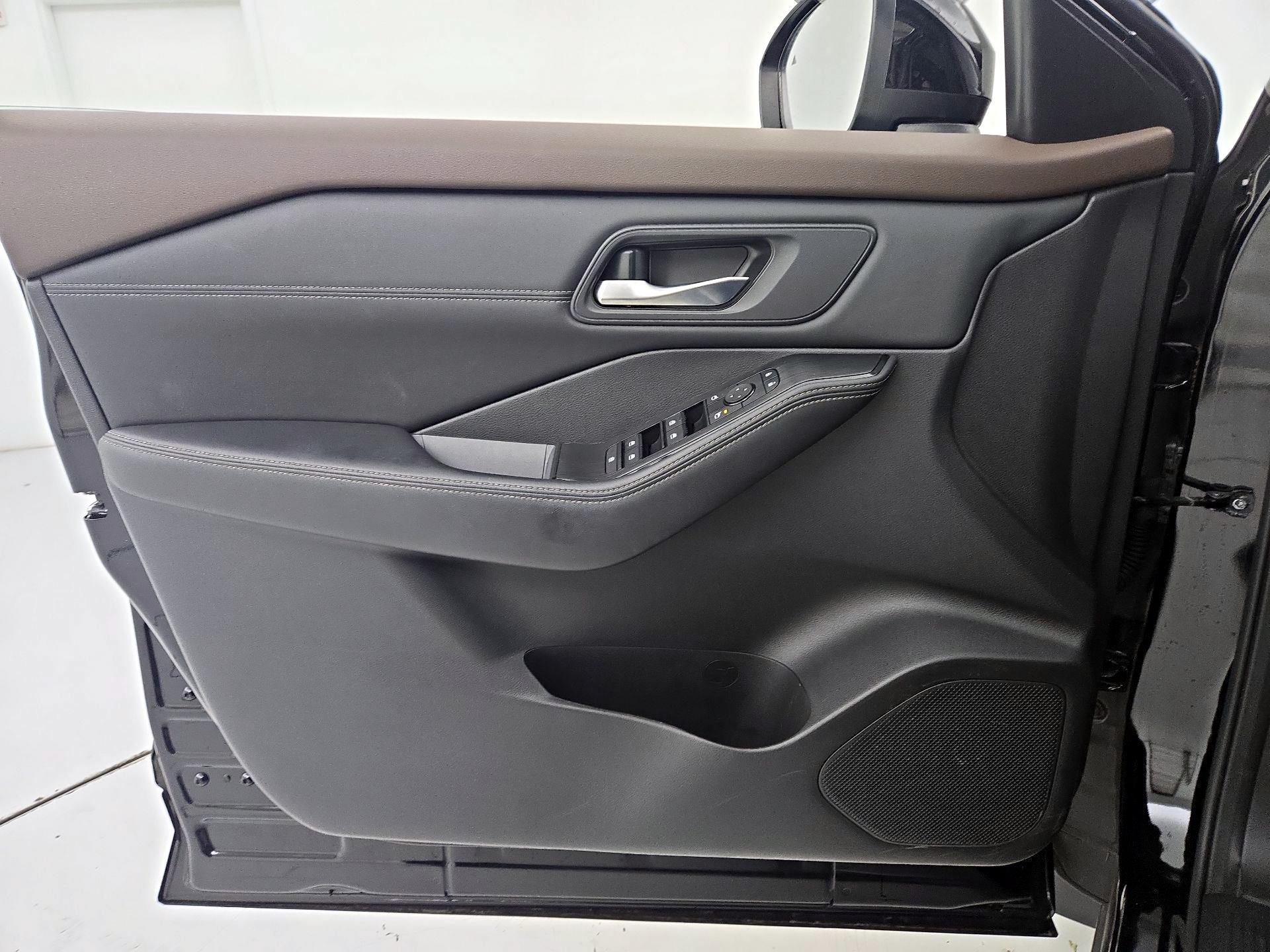 Thumbnail: 2023 Nissan Rogue - 12