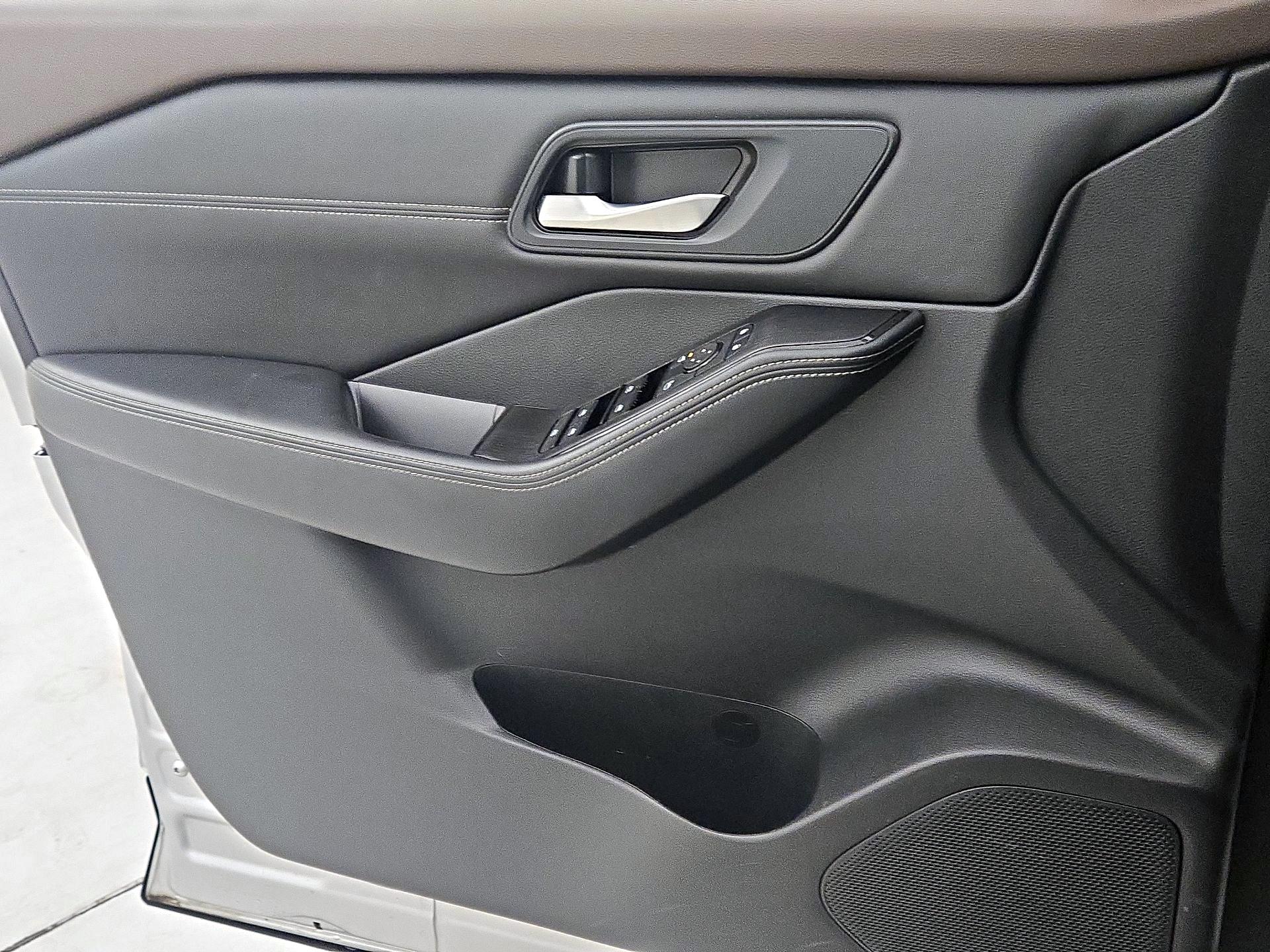 Thumbnail: 2022 Nissan Rogue - 12