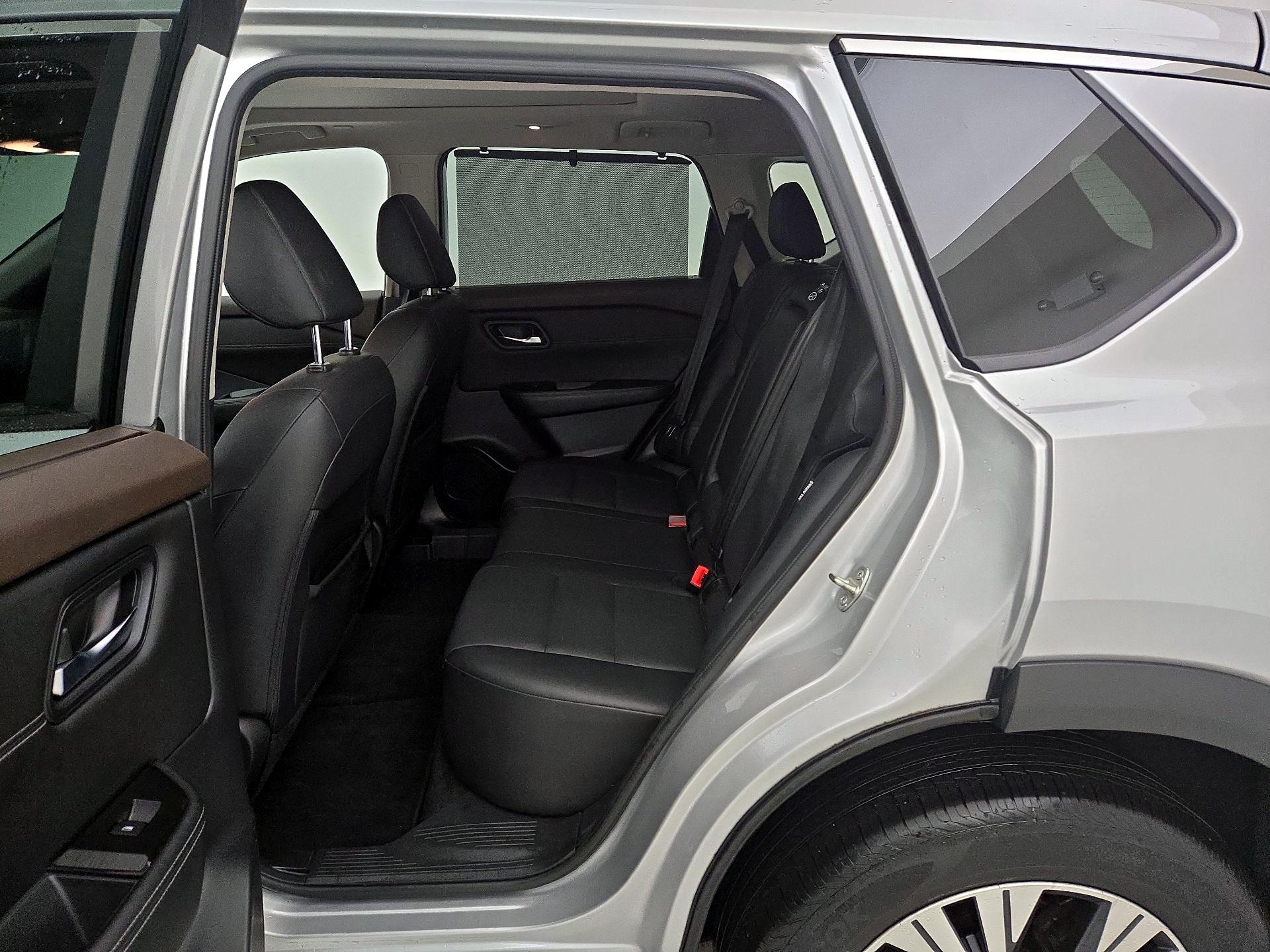 Thumbnail: 2022 Nissan Rogue - 18