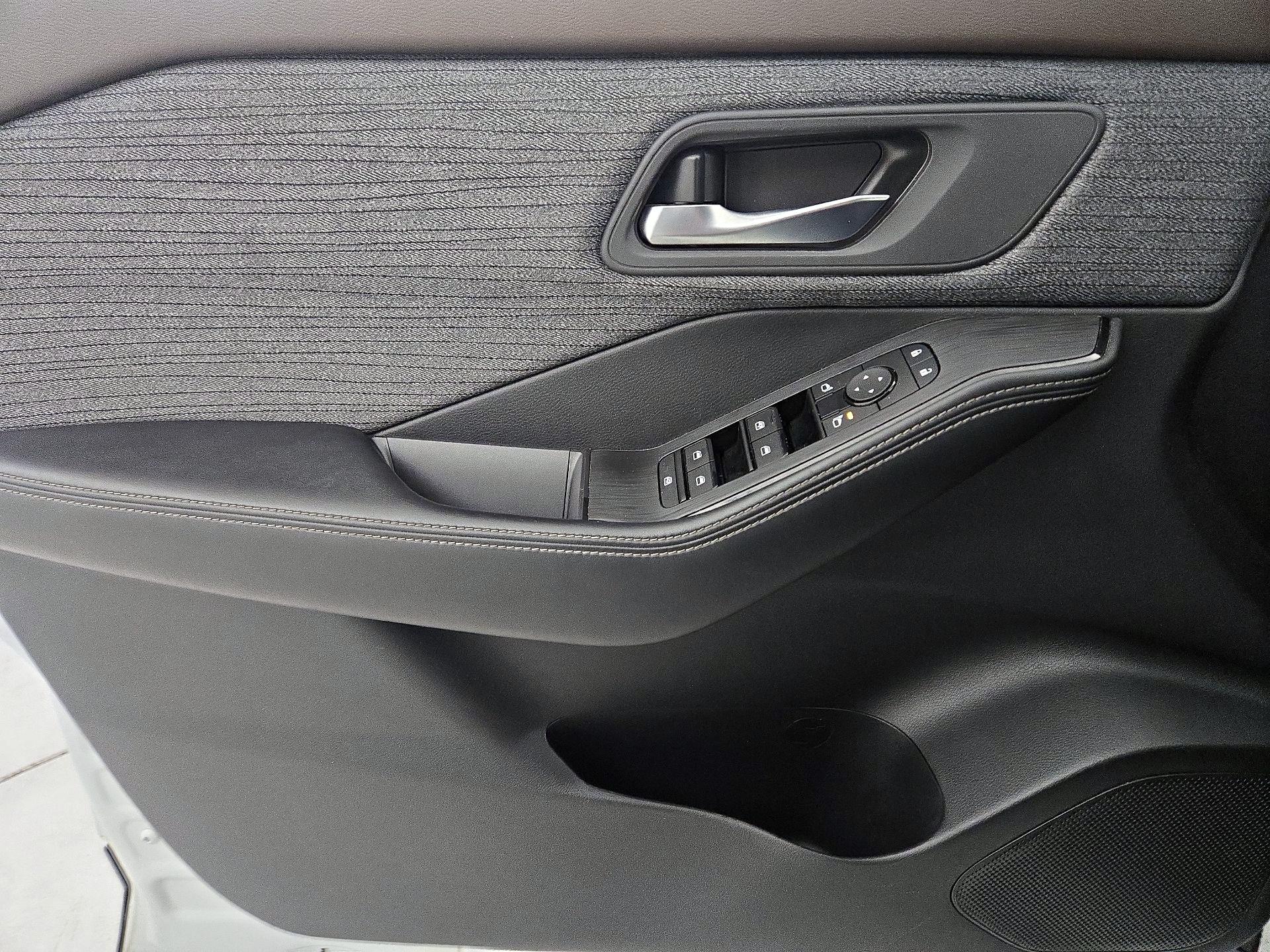 Thumbnail: 2023 Nissan Rogue - 12