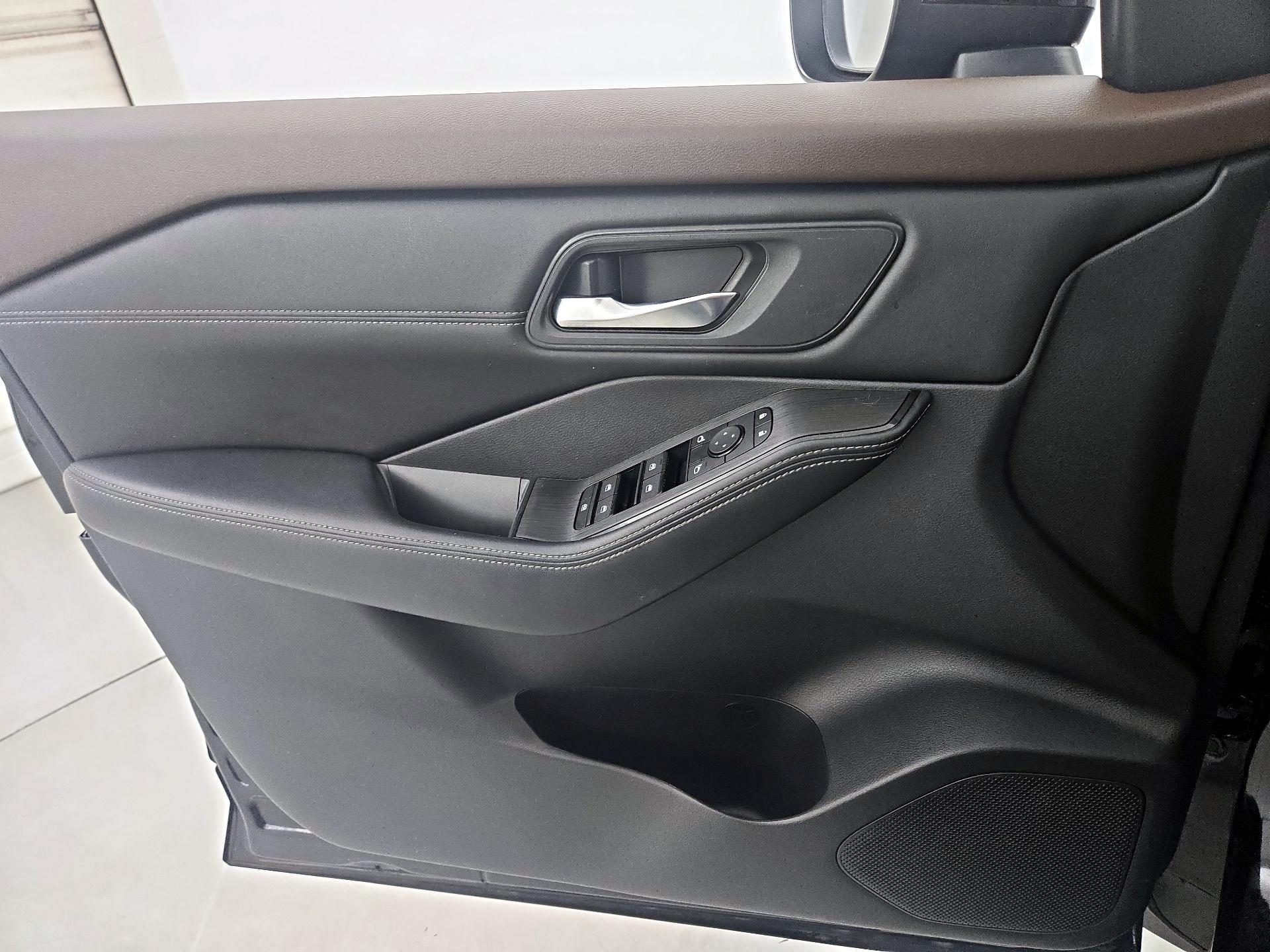 Thumbnail: 2023 Nissan Rogue - 12