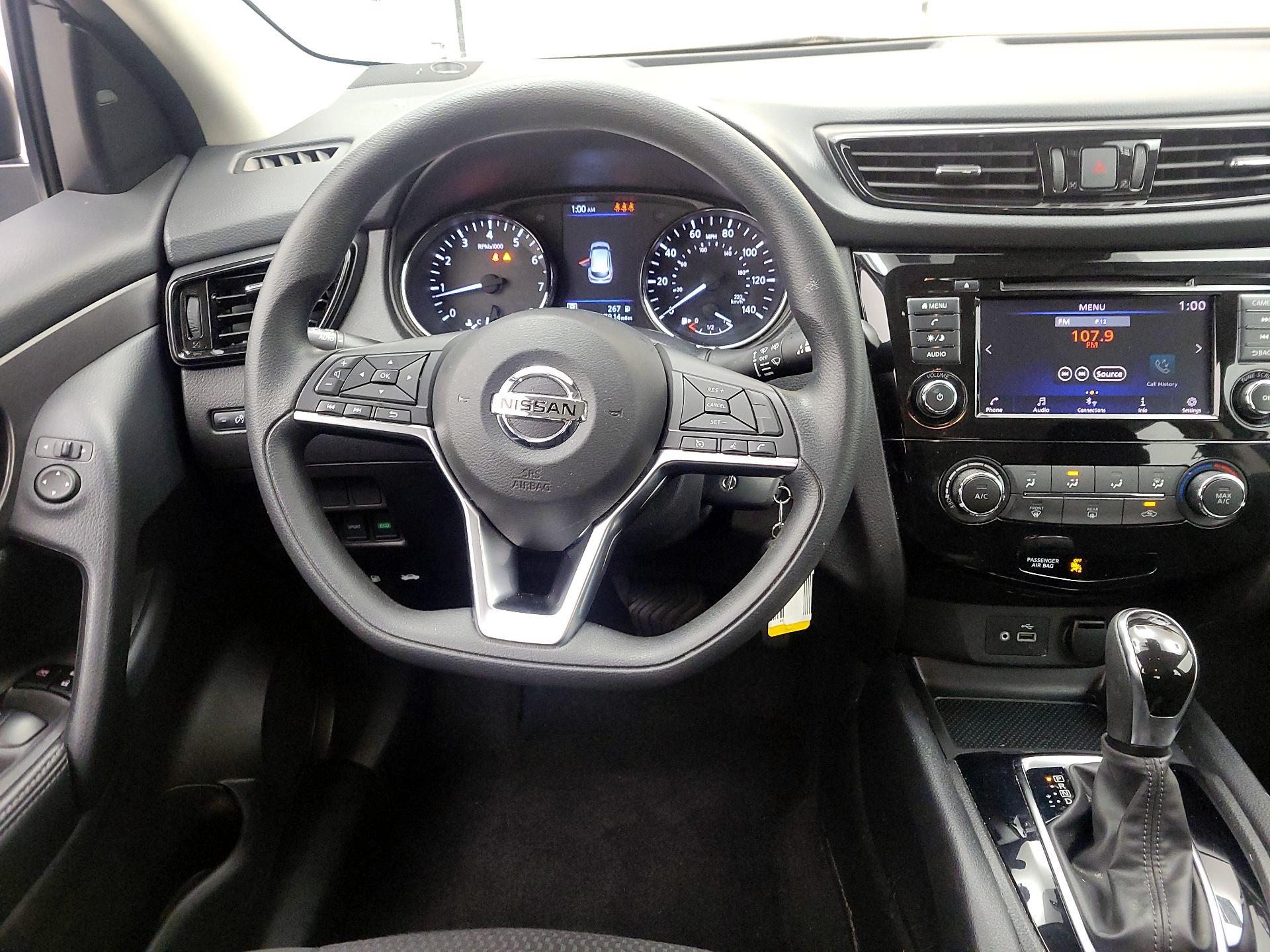 Thumbnail: 2022 Nissan Rogue Sport - 10