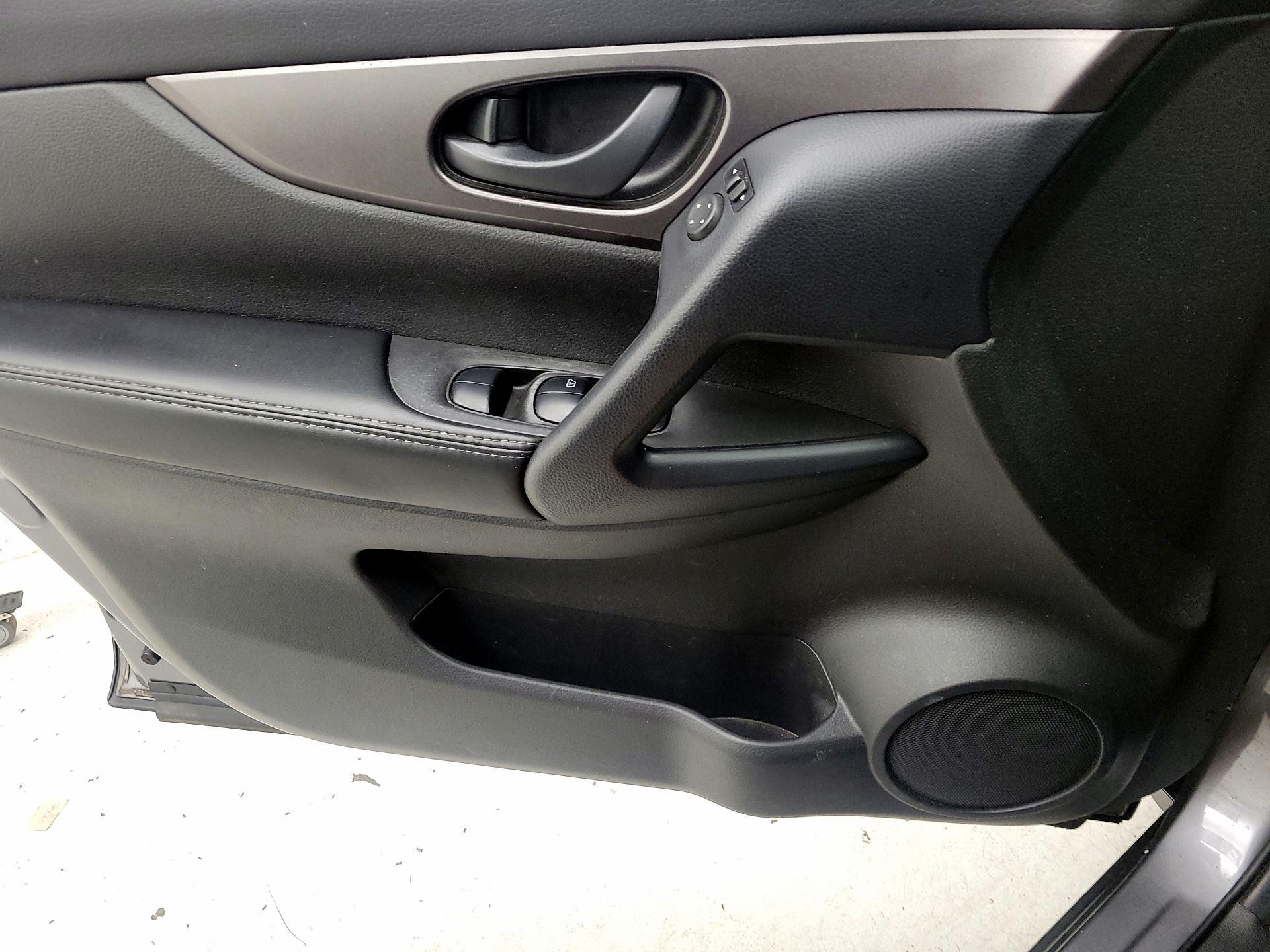 Thumbnail: 2022 Nissan Rogue Sport - 12