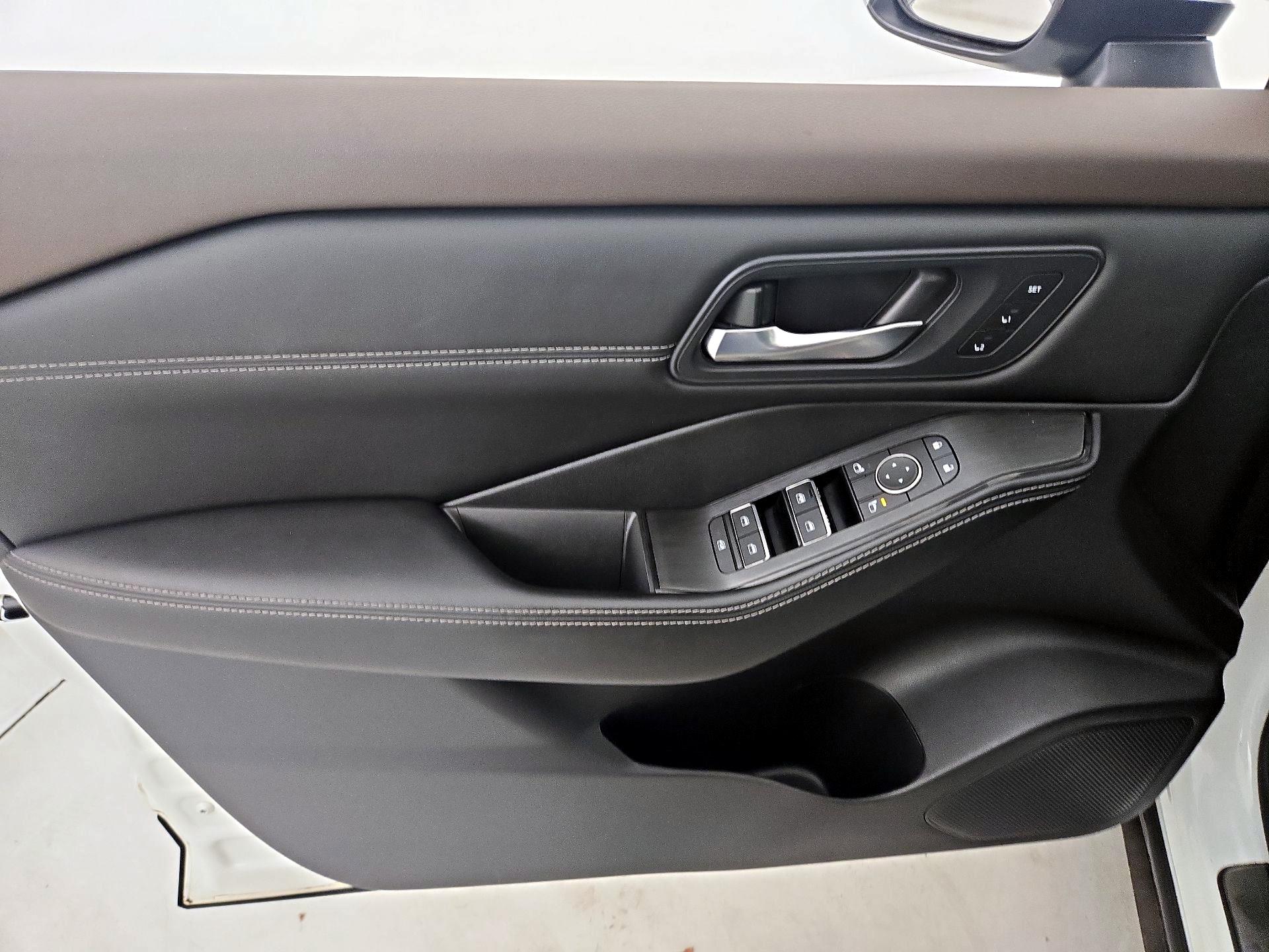 Thumbnail: 2023 Nissan Rogue - 12