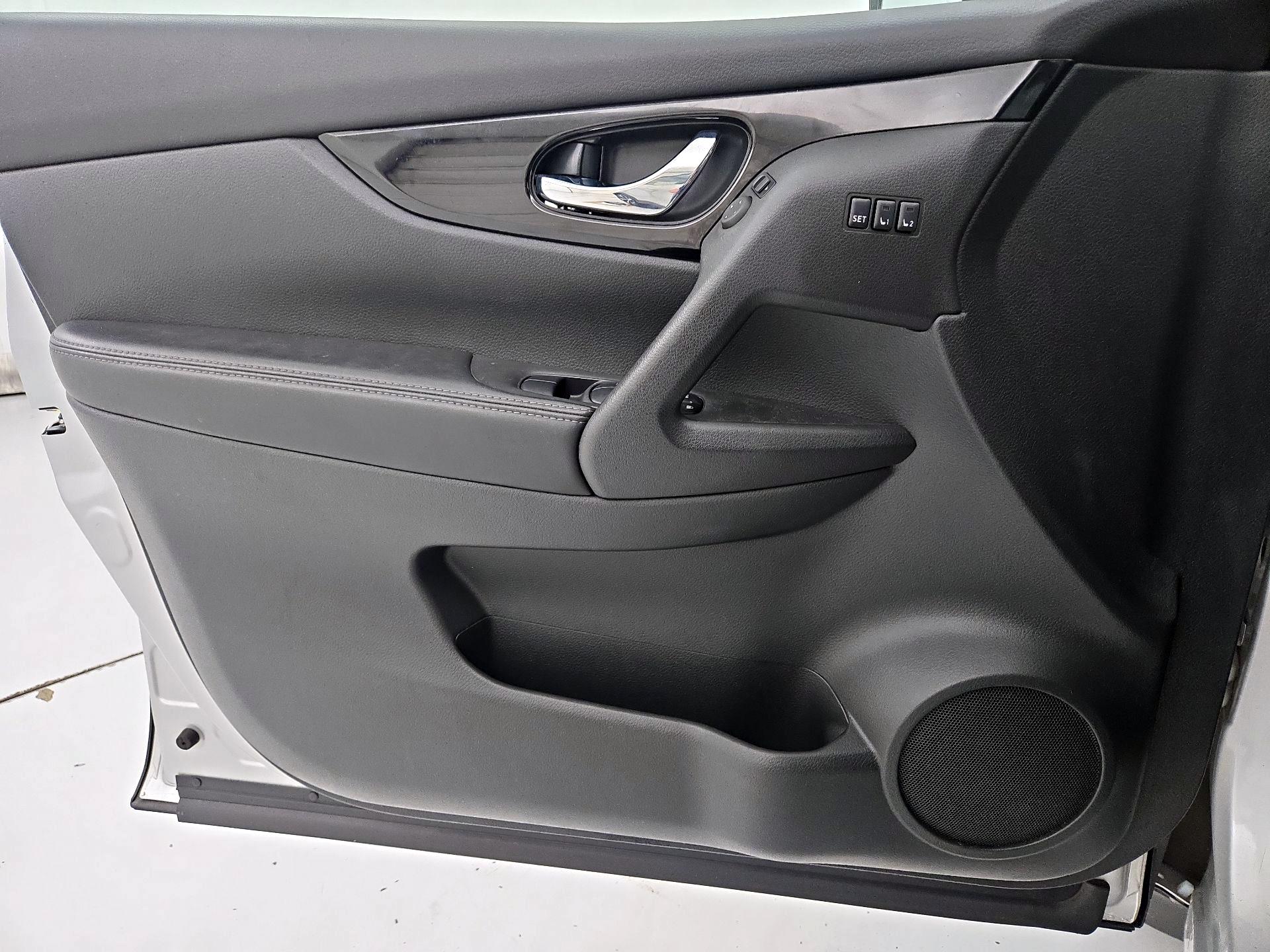 Thumbnail: 2021 Nissan Rogue Sport - 12