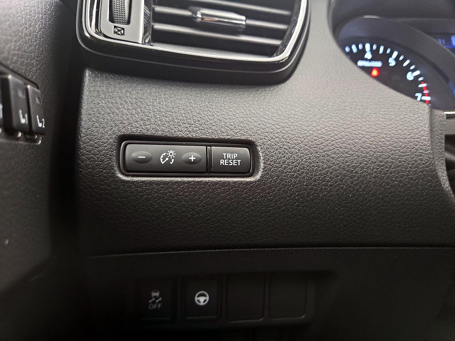 Thumbnail: 2021 Nissan Rogue Sport - 13