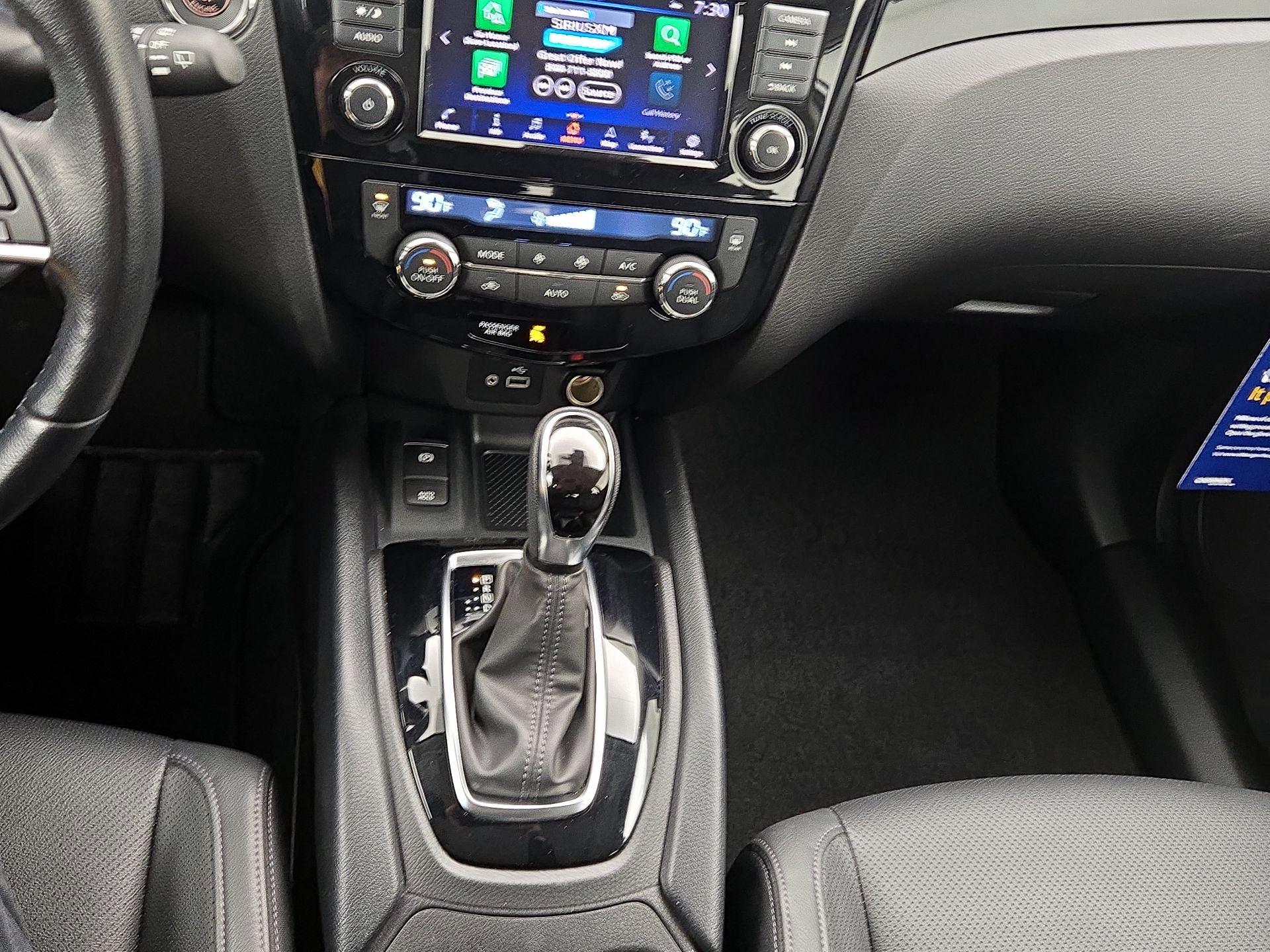 Thumbnail: 2021 Nissan Rogue Sport - 18