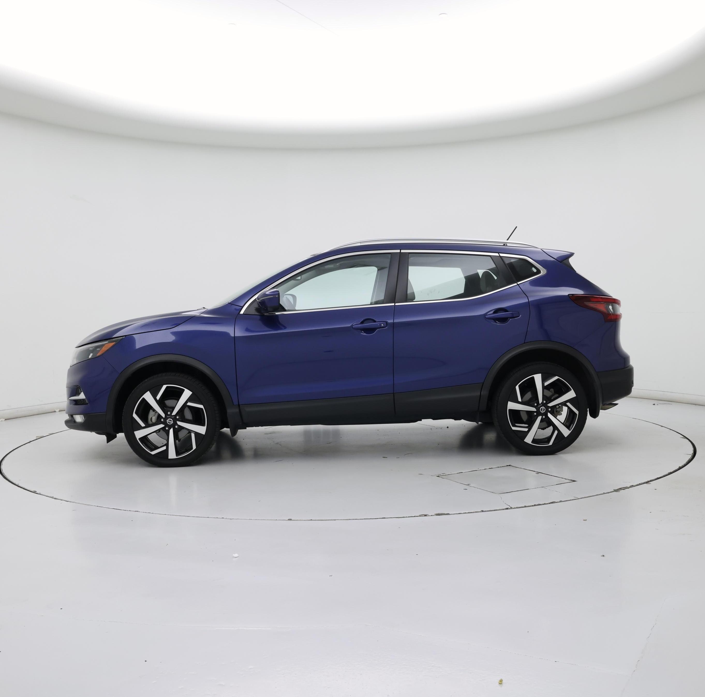 Thumbnail: 2022 Nissan Rogue Sport - 3