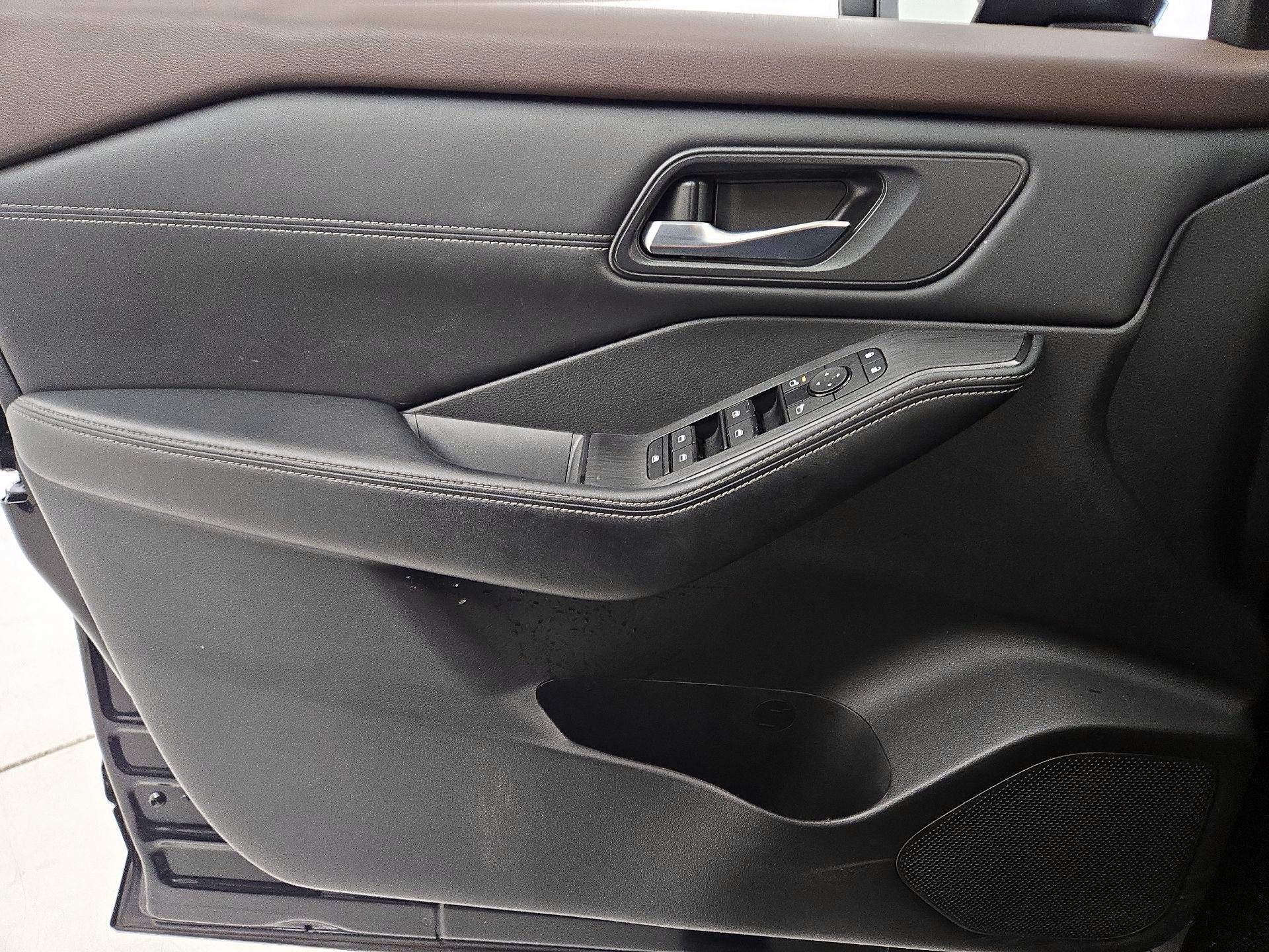 Thumbnail: 2023 Nissan Rogue - 12